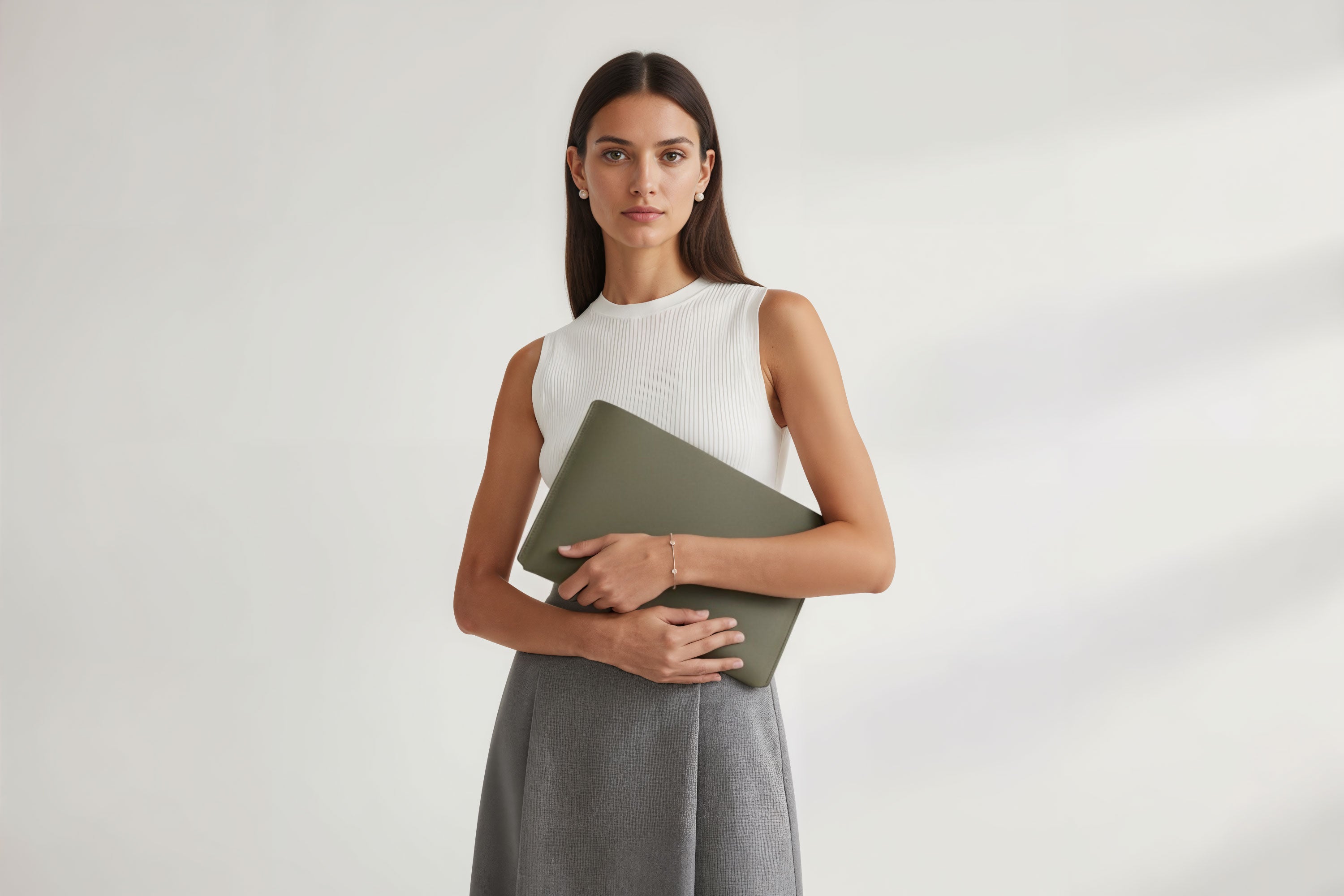 MacBook Slip Sleeve Olive Green Horizontal On Model Grey Background Minimalistic Premium Design Atelier Madre Manuel Dreesmann Barcelona