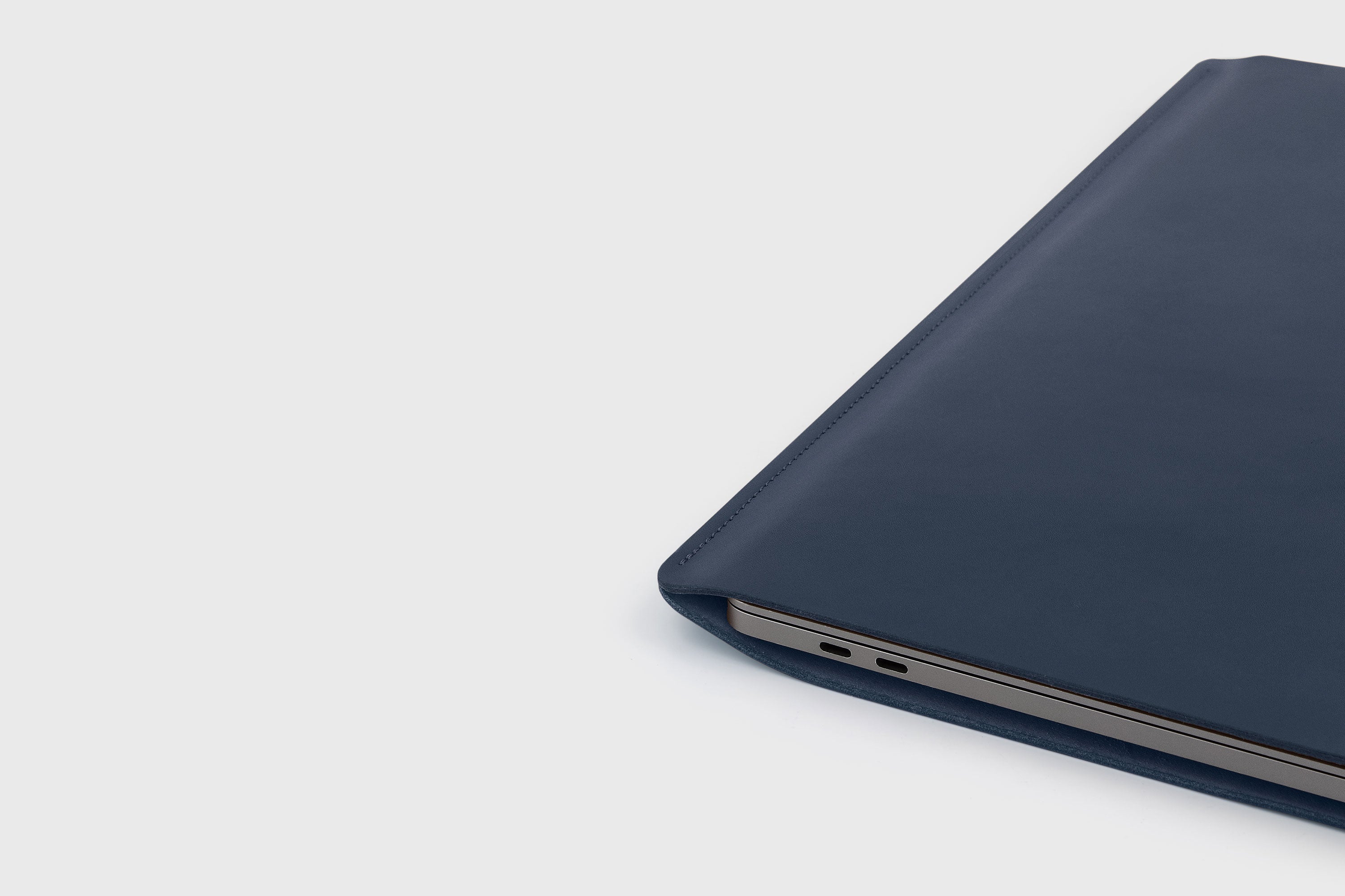 Leather Slip Sleeve For MacBook Vertical Marine Blue Color High Quality Full Grain Vegetable Tanned Leather Independent Modern Minimalist Designer Sleek Atelier Madre Manuel Dreesmann Barcelona Spain