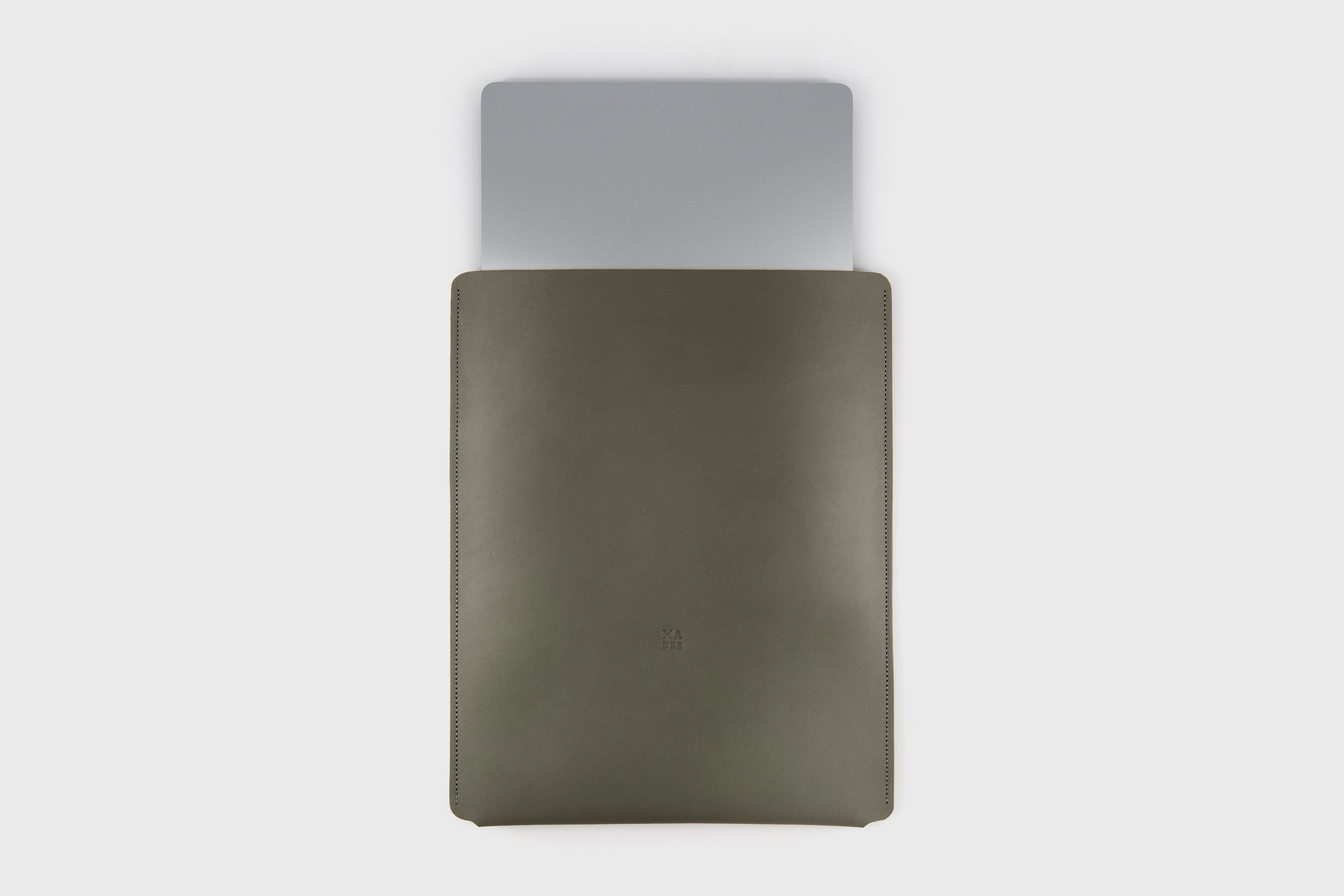 Leather Slip Sleeve For MacBook Vertical Olive Green Color High Quality Full Grain Vegetable Tanned Leather Independent Modern Minimalist Designer Sleek Atelier Madre Manuel Dreesmann Barcelona Spain