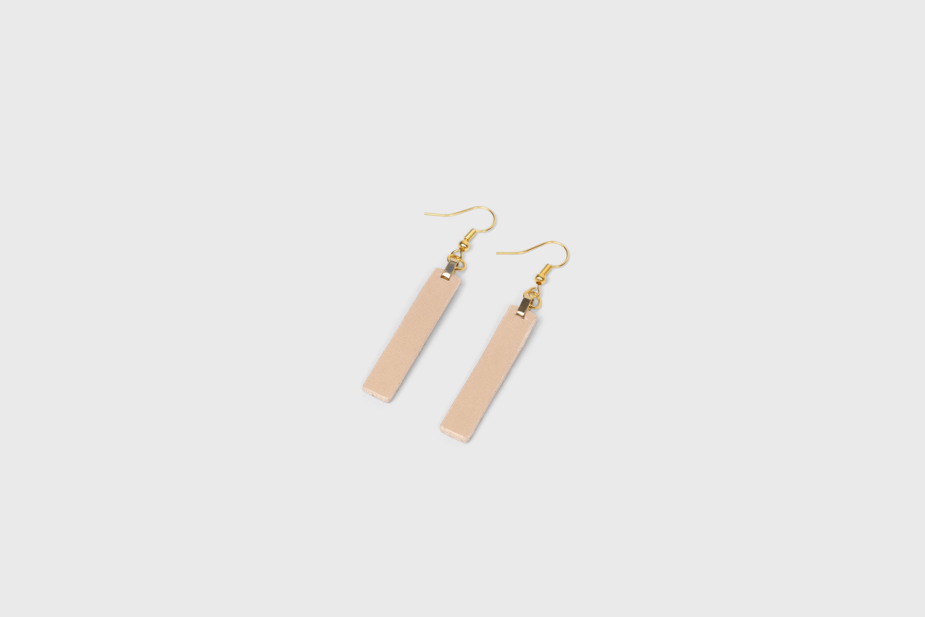 Lia Earrings Leather In Natural Color Vegetable Tanned Leather Atelier Madre Manuel Dreesmann Barcelona Spain