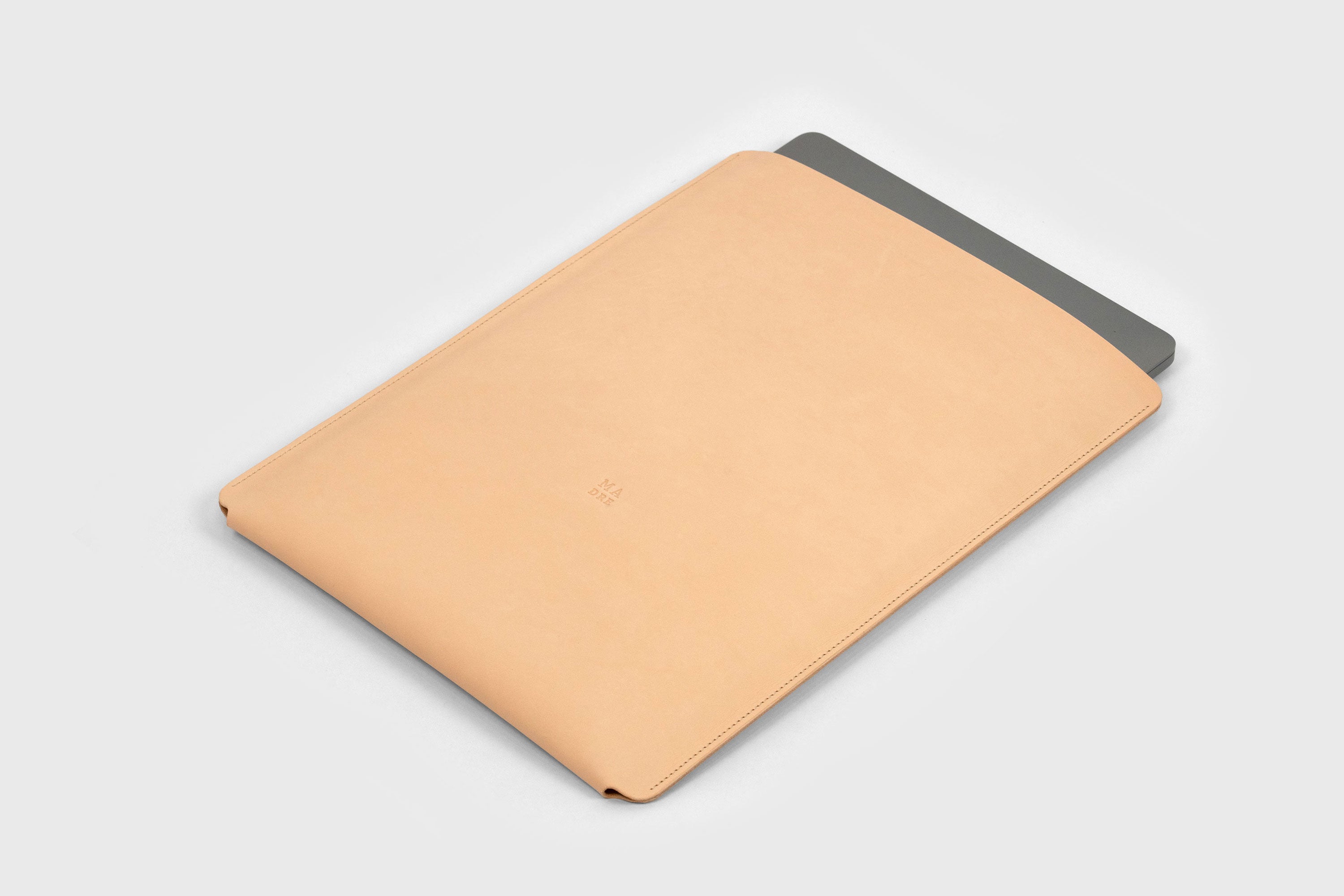 MacBook Air 15 Inch Sleeve Leather Natural Colour Minimalistic Design Premium Quality By Atelier Madre Manuel Dreesmann Atelier Madre Barcelona Spain