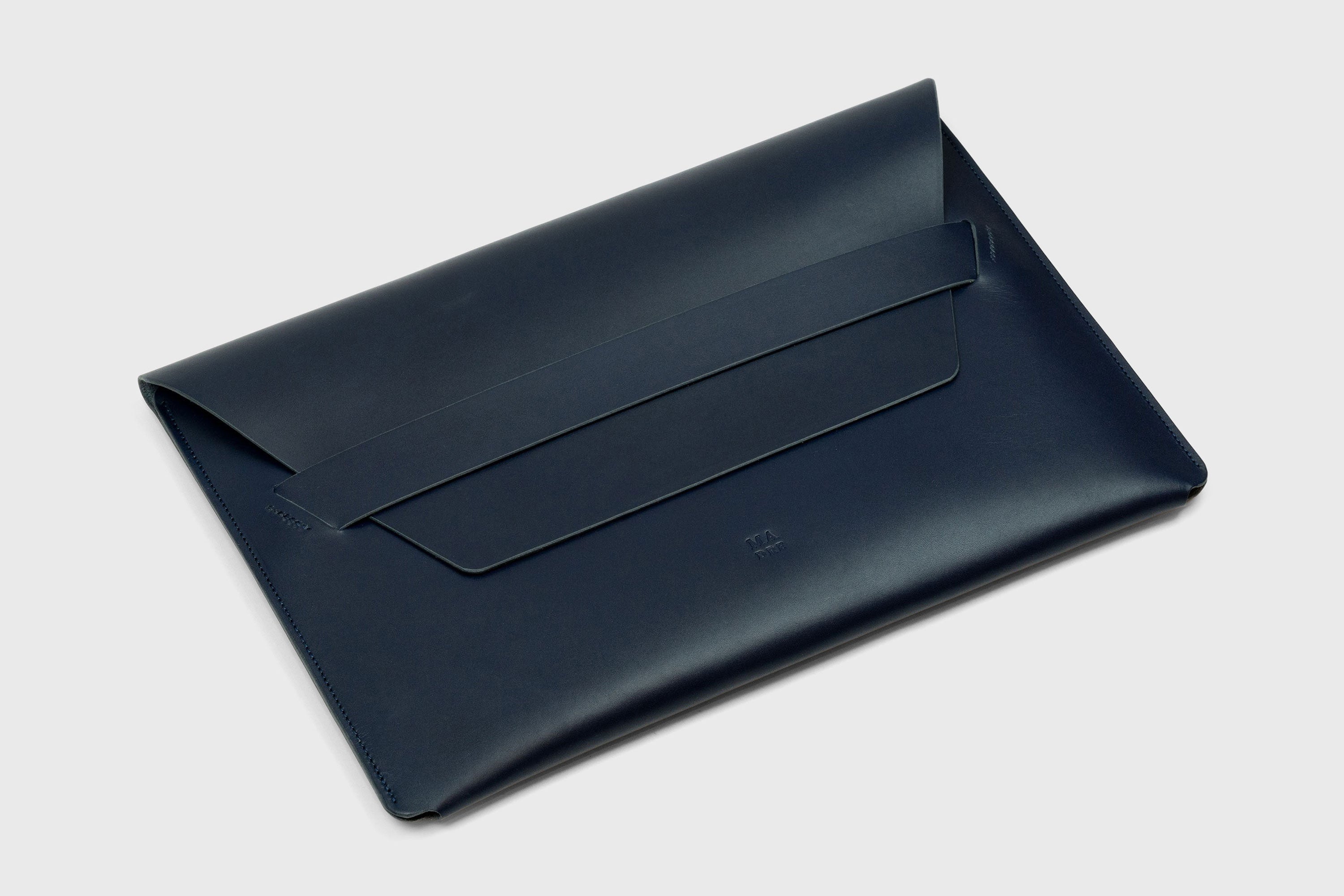 MacBook Air 15 Inch Leather Sleeve Marine Blue Vachetta Leather Full Grain Design Atelier Madre Manuel Dreesmann Barcelona