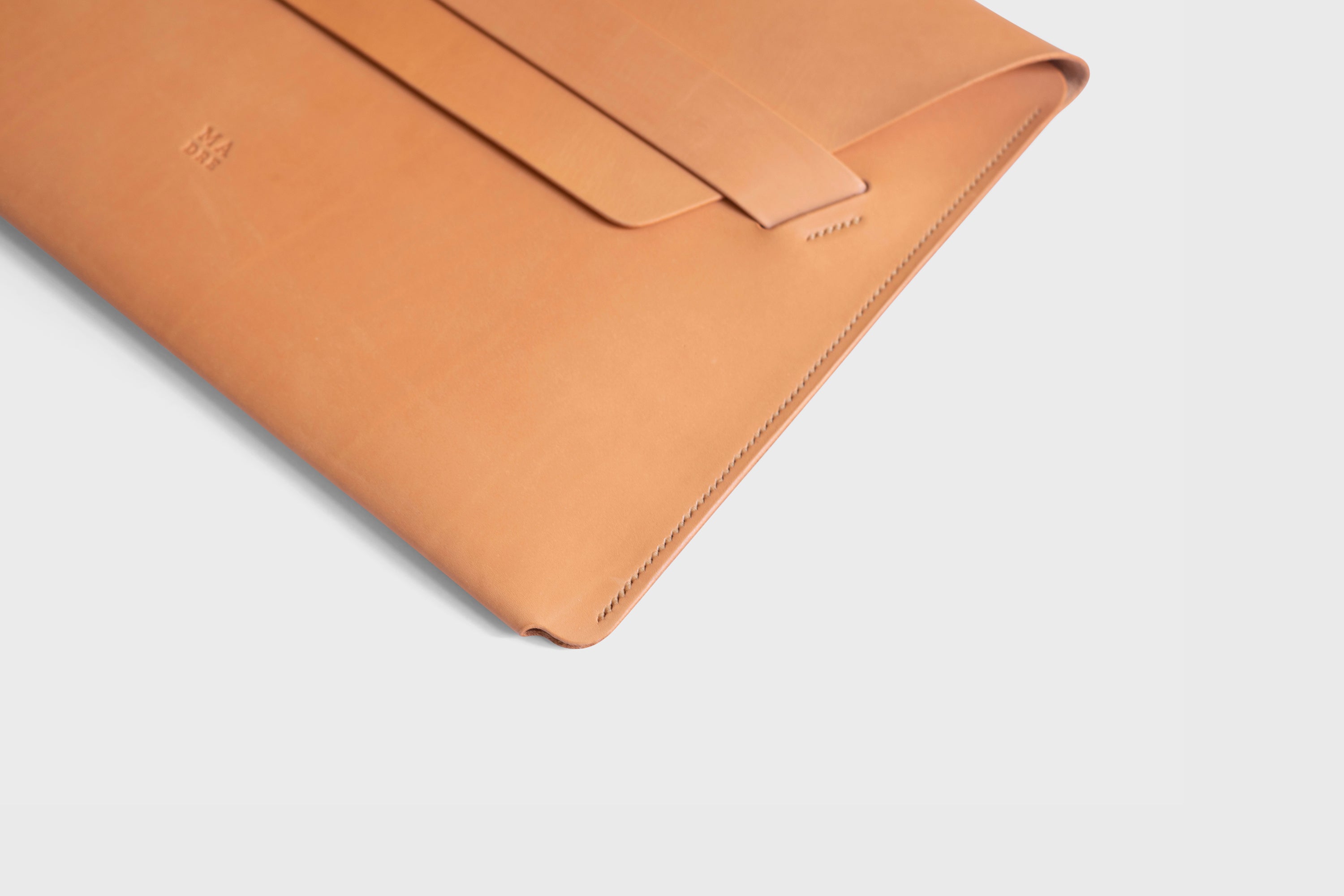 MacBook Pro 14 Inch Leather Sleeve Brown Case Real Sustainable Leather Premium Handmade Minimalistic Designer Manuel Dreesmann Atelier Madre Barcelona Spain