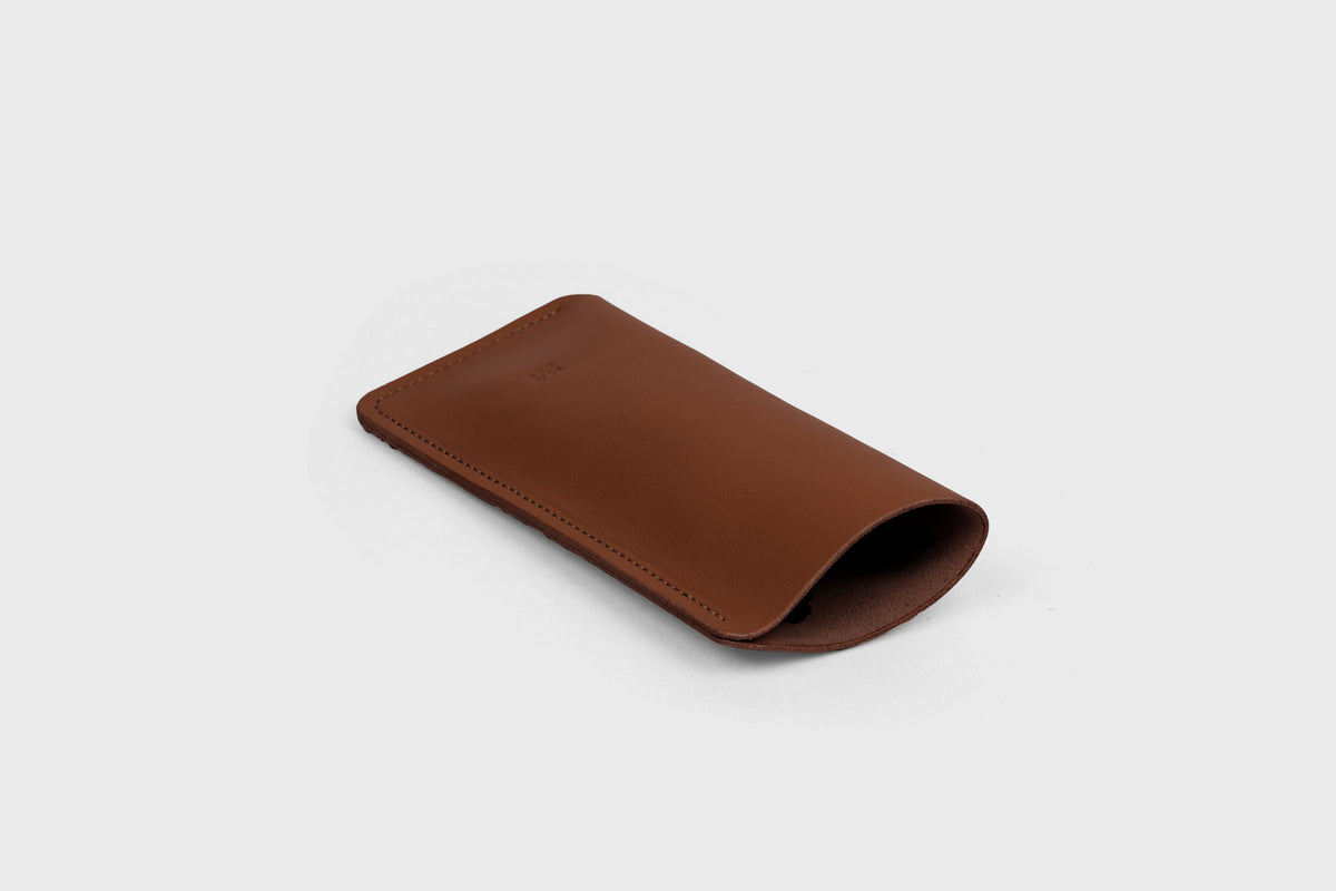 Maria Glasses Case Dark Brown Color Leather Atelier Madre Manuel Dreesmann Barcelona Spain 3