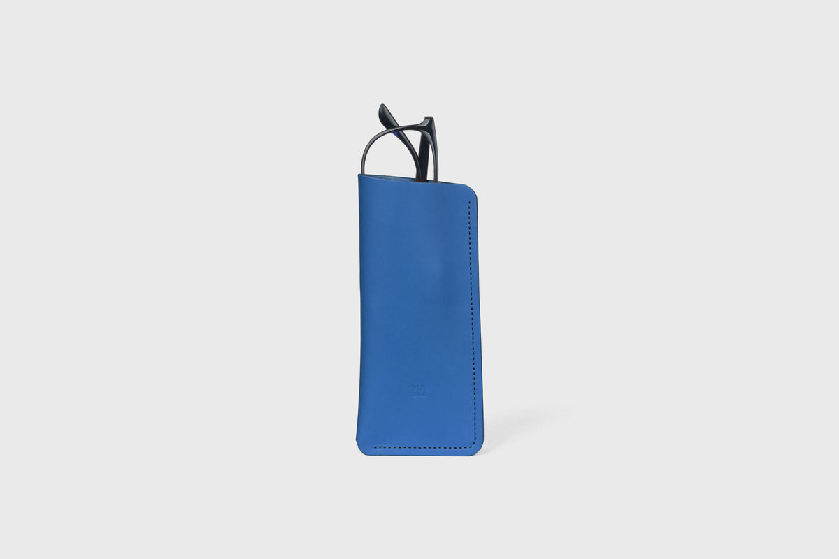 Maria Glasses Case Royal Blue Color Leather Atelier Madre Manuel Dreesmann Barcelona Spain 2