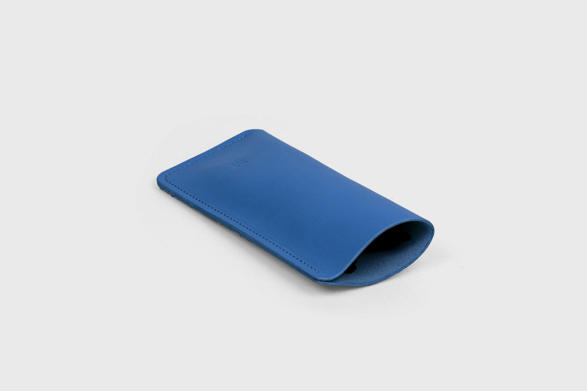 Maria Glasses Case Royal Blue Color Leather Atelier Madre Manuel Dreesmann Barcelona Spain 3