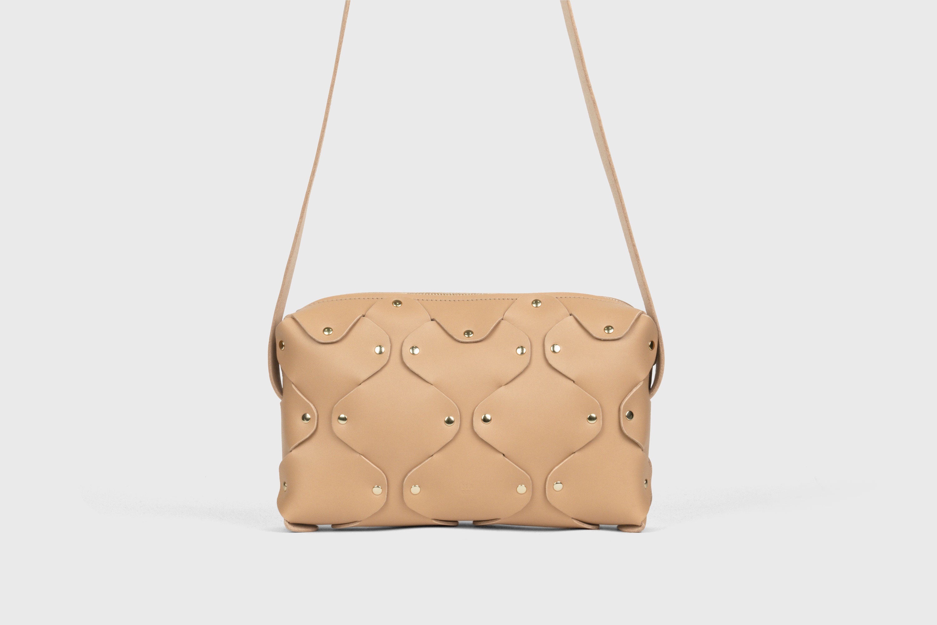 Sac en cuir Marlin, couleur Naturelle, rivets en laiton de qualité, design minimaliste, pochette carrée à fermeture éclair, sac à bandoulière, pochette de soirée, sac d'atelier Madre Manuel Dreesmann Barcelone