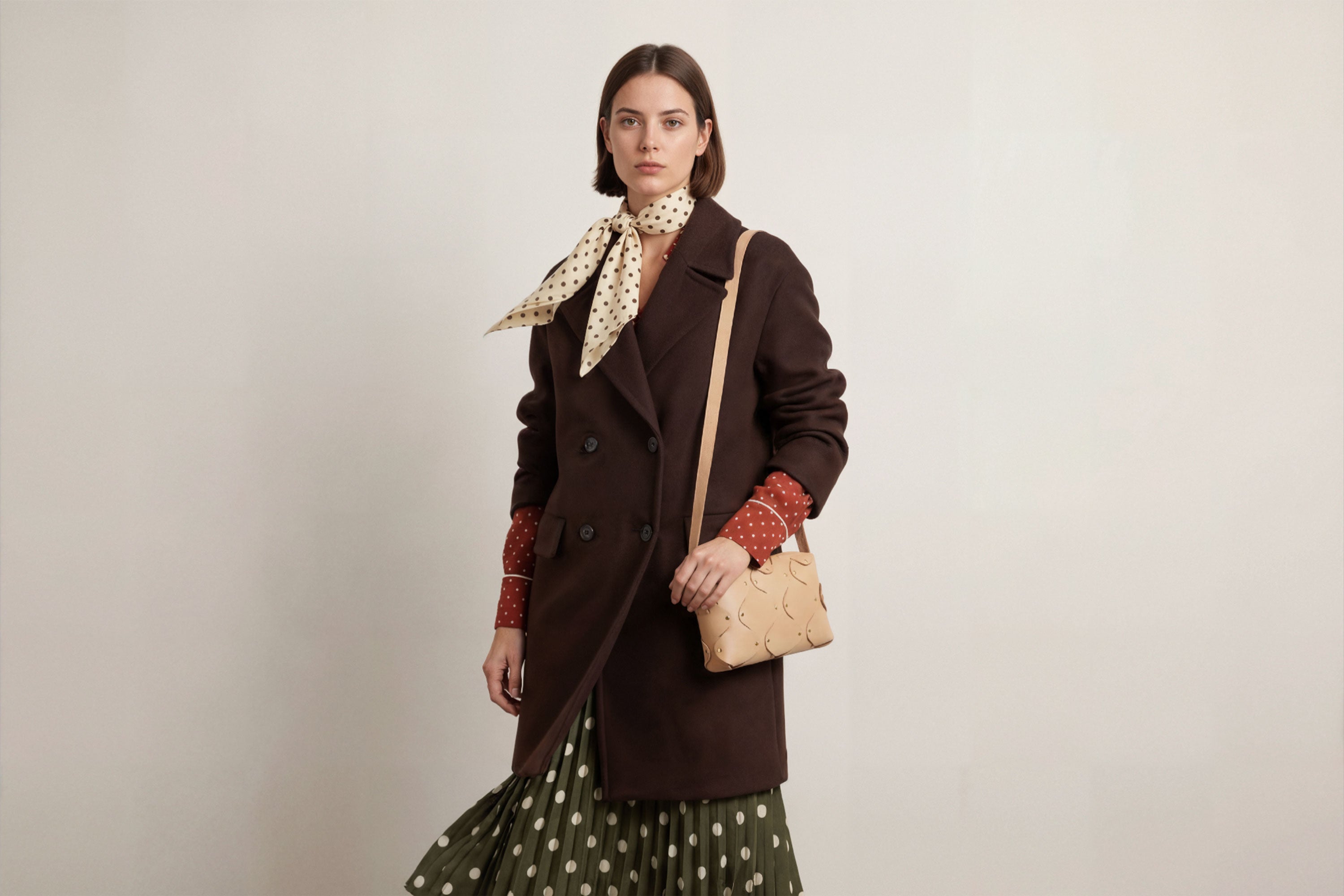 Marlin Leather Bag Natural On A Woman Model Quality Brass Rivet Designer Minimal Square Zipper Pouch Crossbody Handbag Clutch Shoulder Atelier Madre Manuel Dreesmann Barcelona