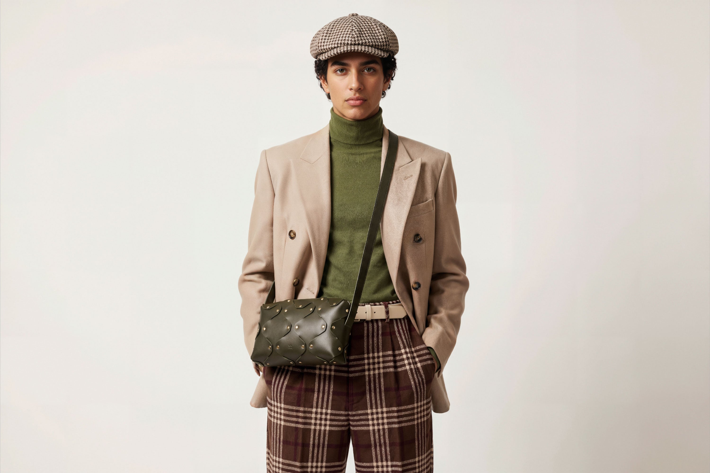 Marlin Leather Bag Olive Green On A Man Model Quality Brass Rivet Designer Minimal Square Zipper Pouch Crossbody Handbag Clutch Shoulder Atelier Madre Manuel Dreesmann Barcelona