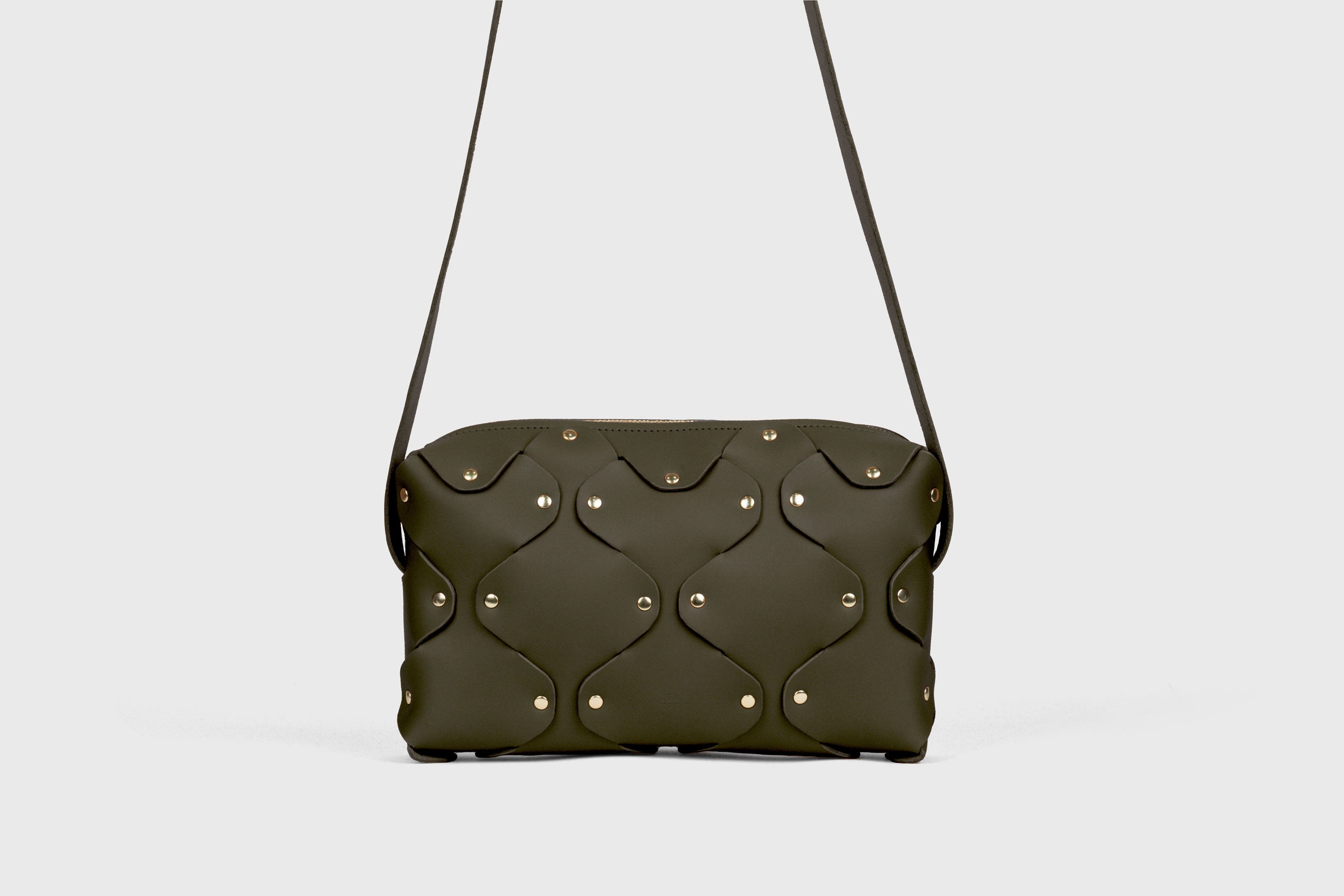 Sac en cuir Marlin, vert olive, rivets en laiton de qualité, pochette carrée minimaliste à fermeture éclair, sac à bandoulière, pochette de soirée, sac d'atelier Madre Manuel Dreesmann Barcelone