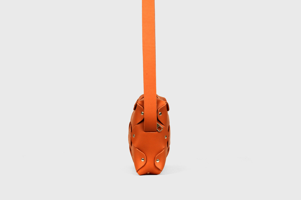 Marlin Bag Orange Color Leather Zipper Crossbody Premium Quality Atelier Madre Manuel Dreesmann Barcelona Spain 4