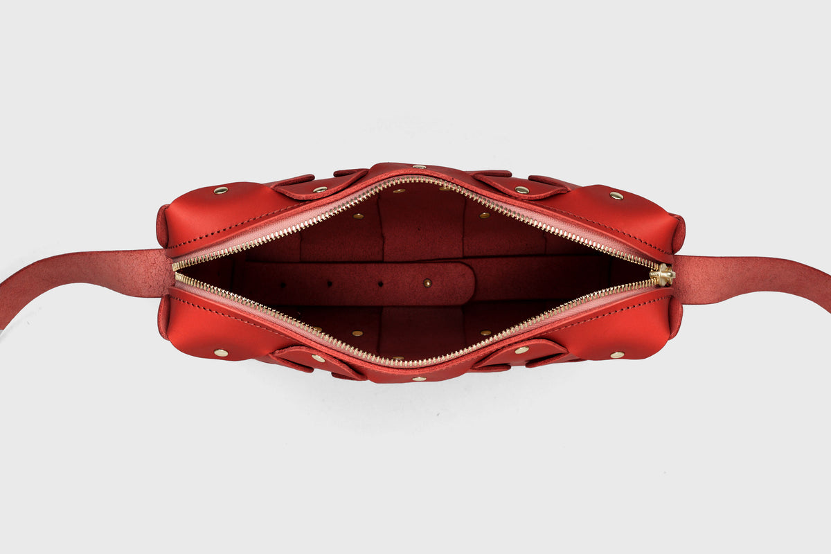 Marlin Bag Red Color Leather Zipper Crossbody Premium Quality Atelier Madre Manuel Dreesmann Barcelona Spain 5