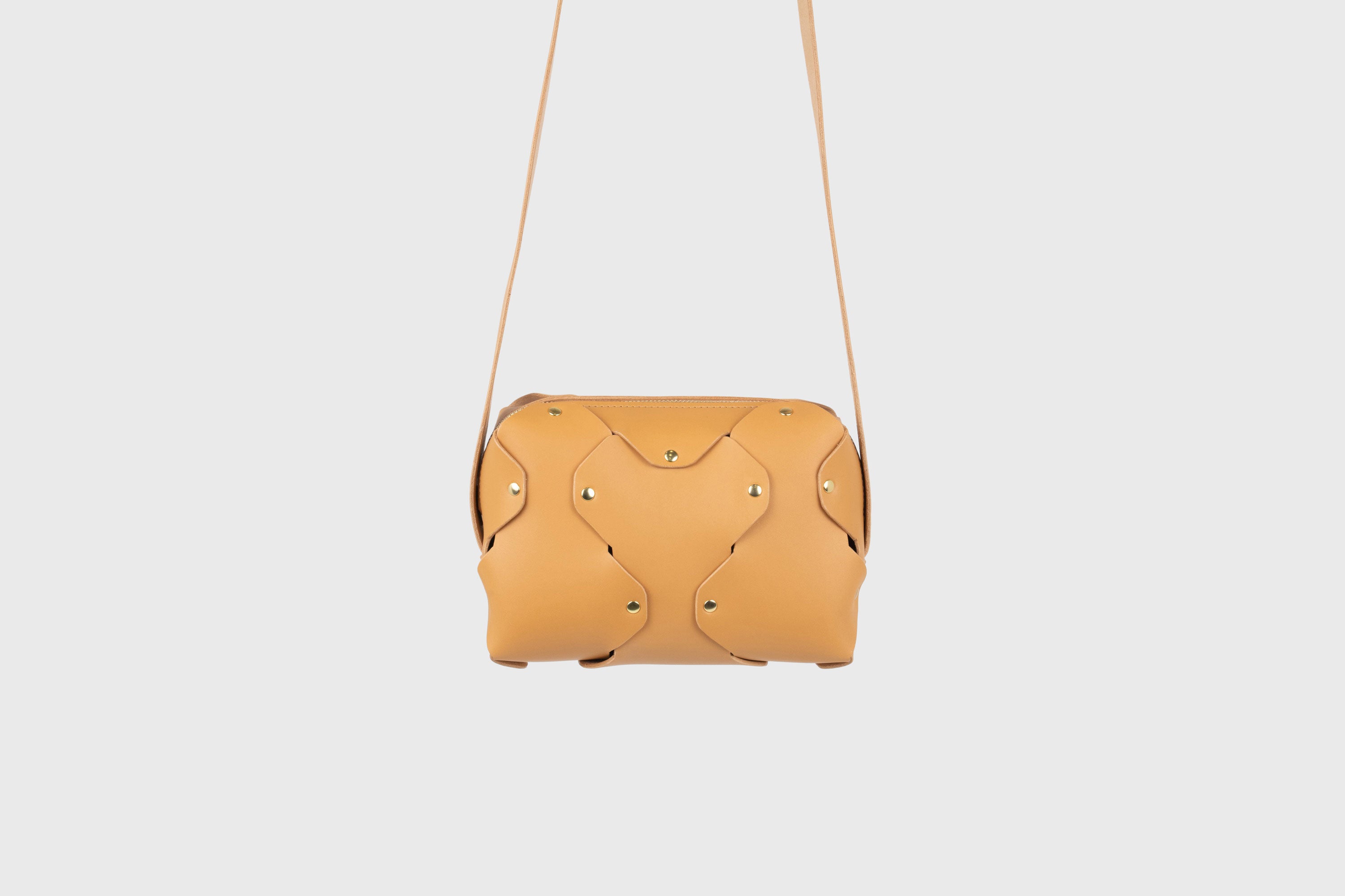 Marlin Leather Bag Brown Color Premium Quality Minimalist Design Atelier Madre Manuel Dreesmann Barcelona Spain