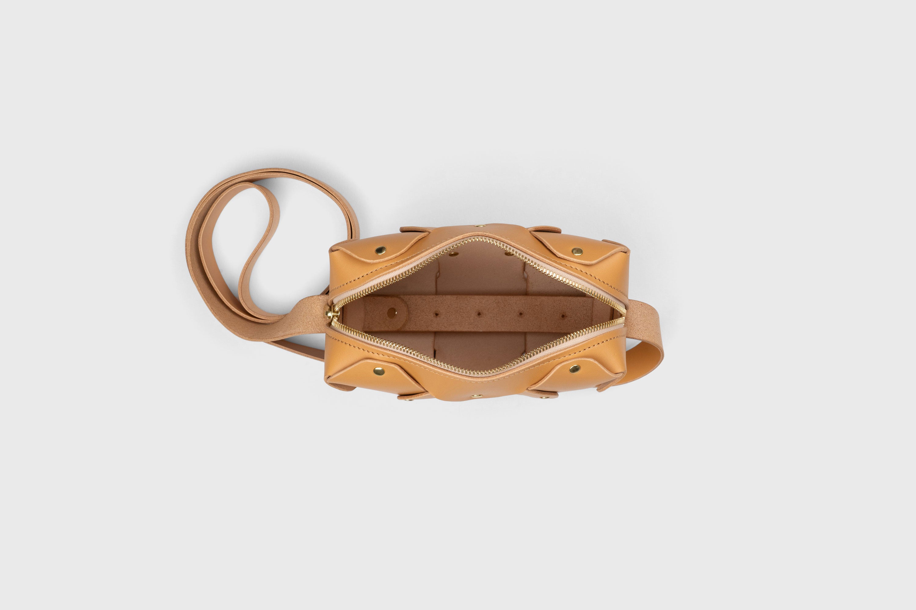 Marlin Leather Bag Brown Color Premium Quality Minimalist Design Atelier Madre Manuel Dreesmann Barcelona Spain