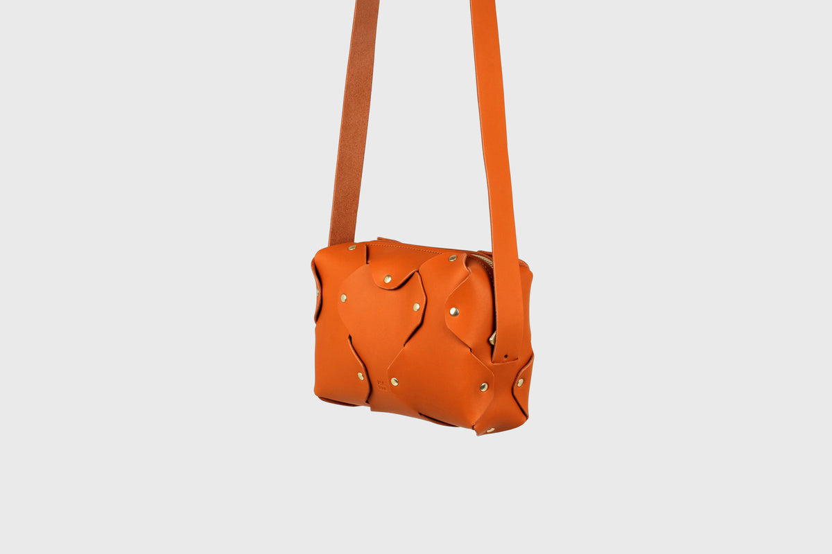 Marlin Leather Bag Orange Color Leather Atelier Madre Manuel Dreesmann Barcelona Spain 4