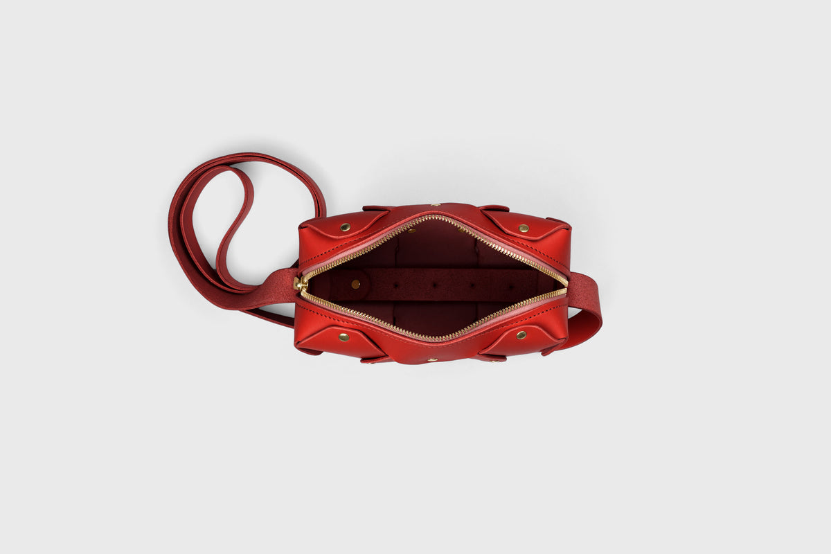 Marlin Leather Bag Red Color Leather Atelier Madre Manuel Dreesmann Barcelona Spain 5