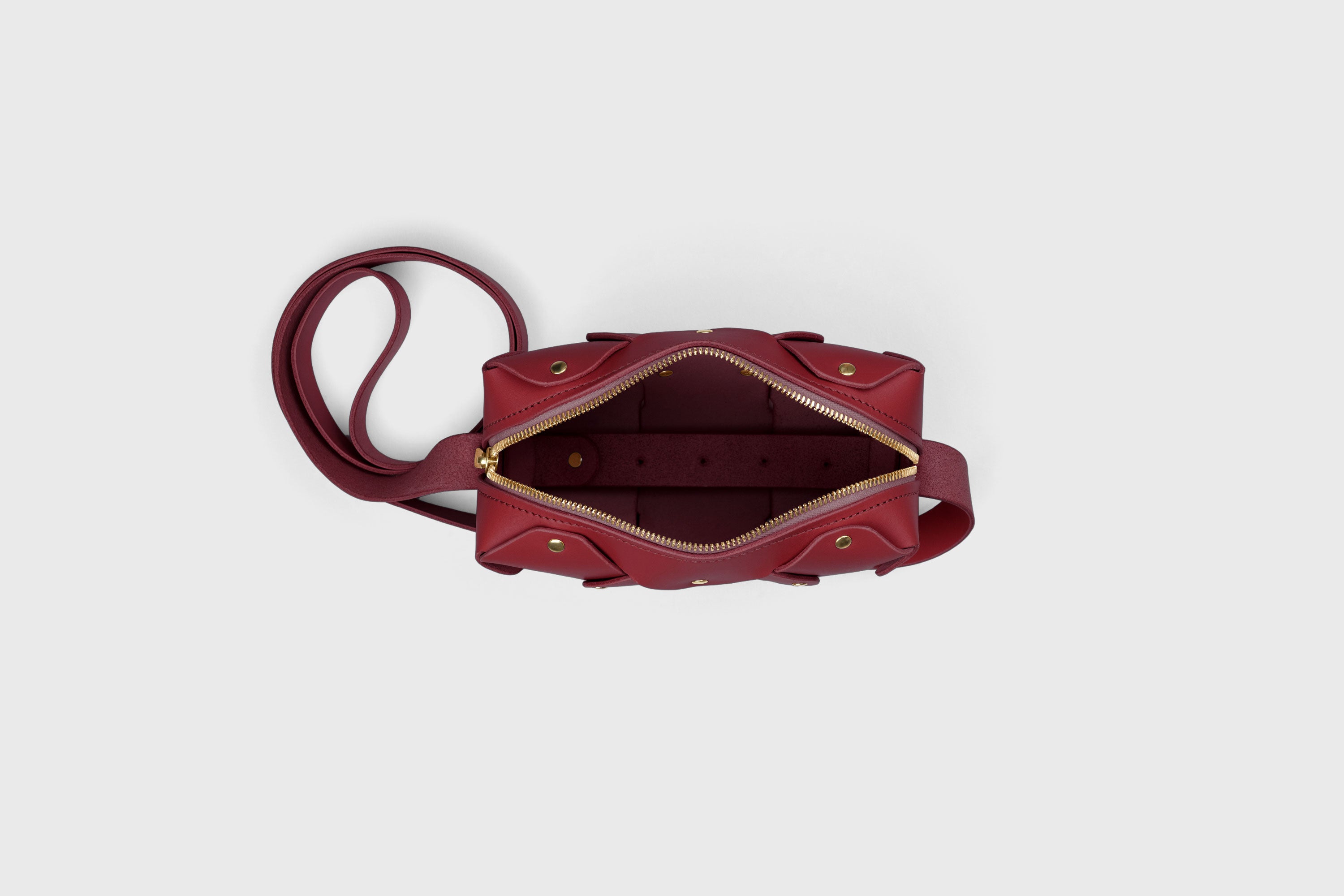 Marlin Leather Bag Red Color Premium Quality Minimalist Design Atelier Madre Manuel Dreesmann Barcelona Spain