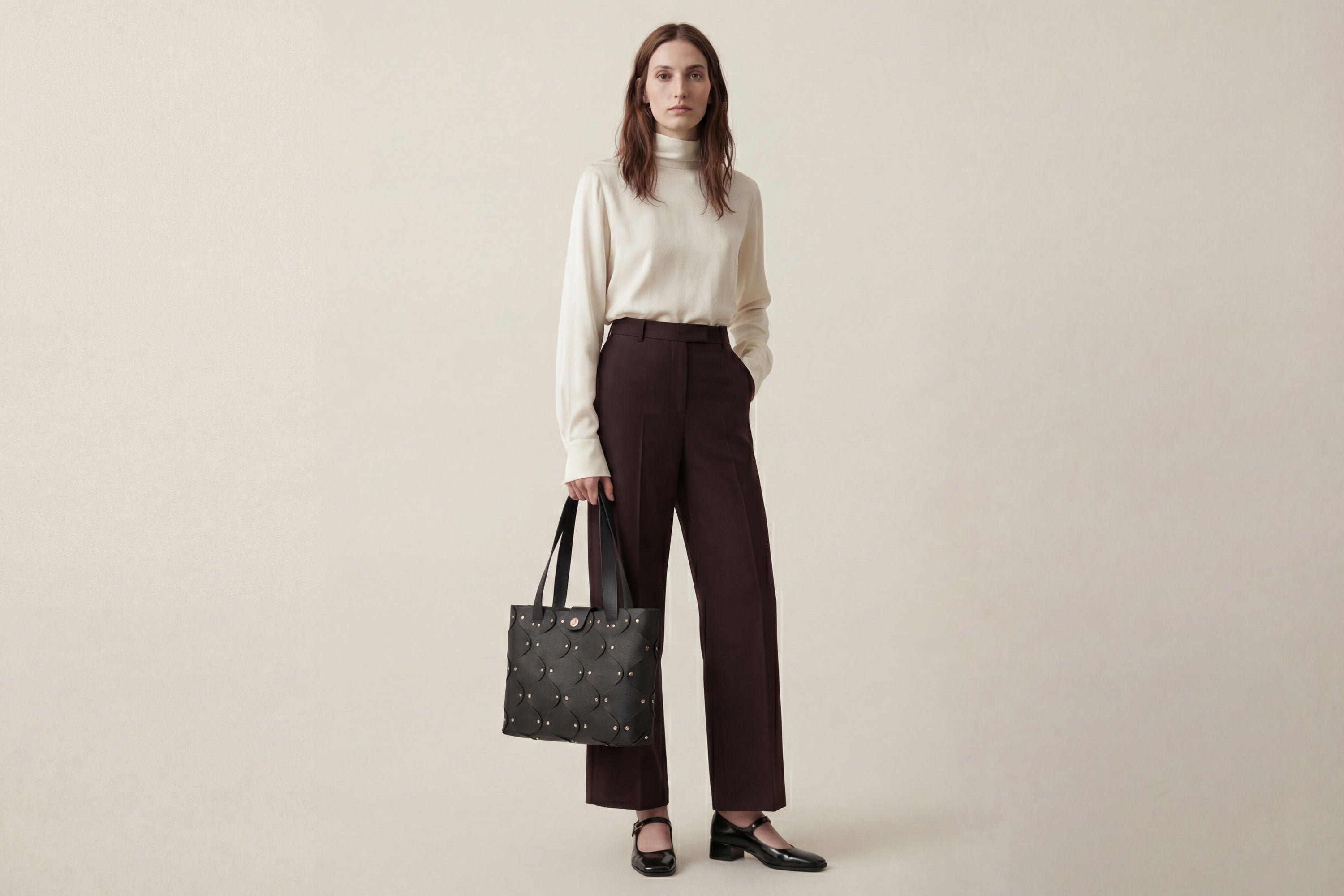 Marlin Tote Bag In Black Color On Model In Vegetable Tanned Leather With Rivets Atelier Madre Manuel Dreesmann Barcelona Spain