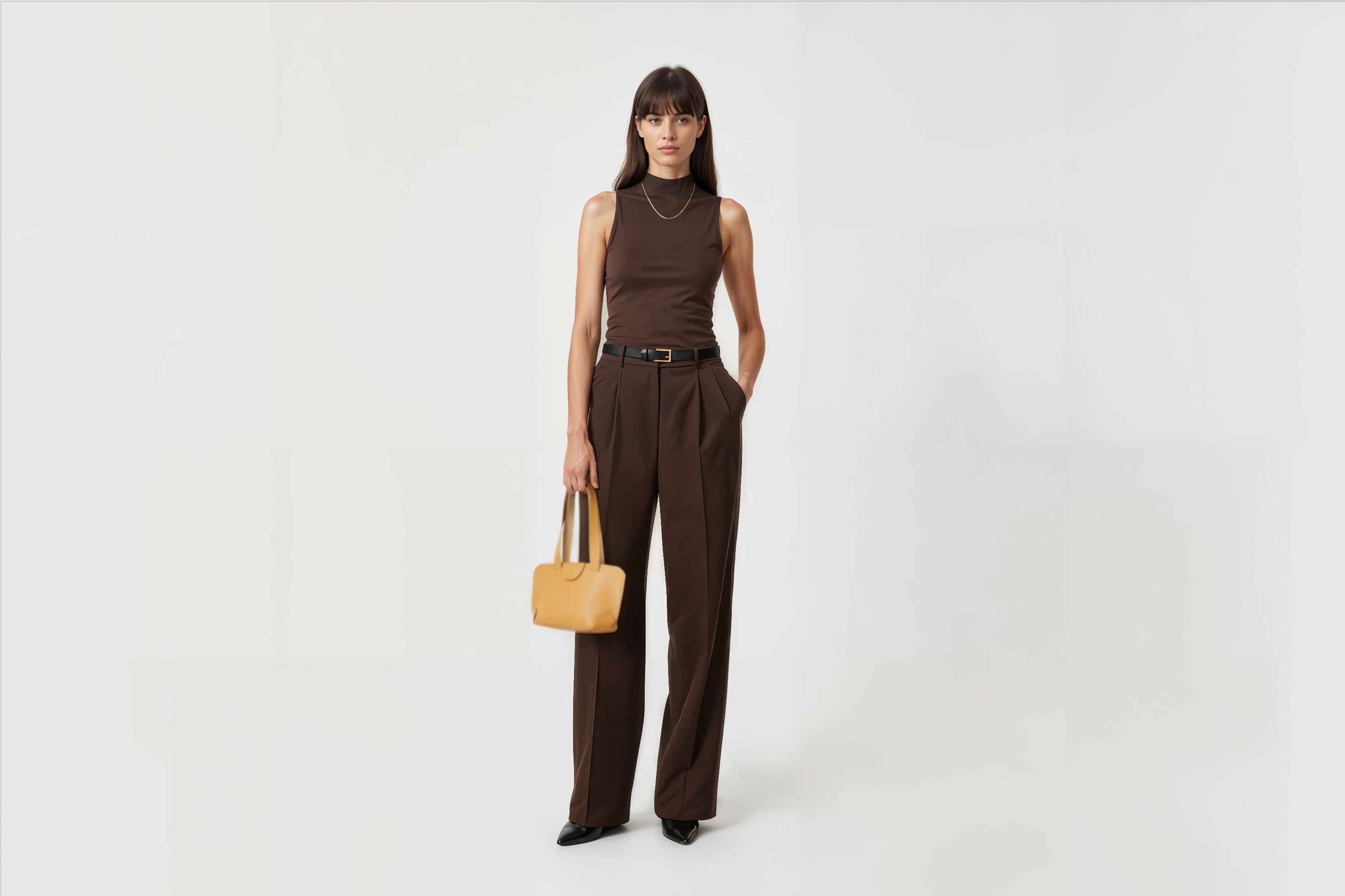 Medium Tote Bag Brown Color On Woman Model Leather Premium Quality Minimalist Modern Design Atelier Madre Manuel Dreesmann Barcelona Spain