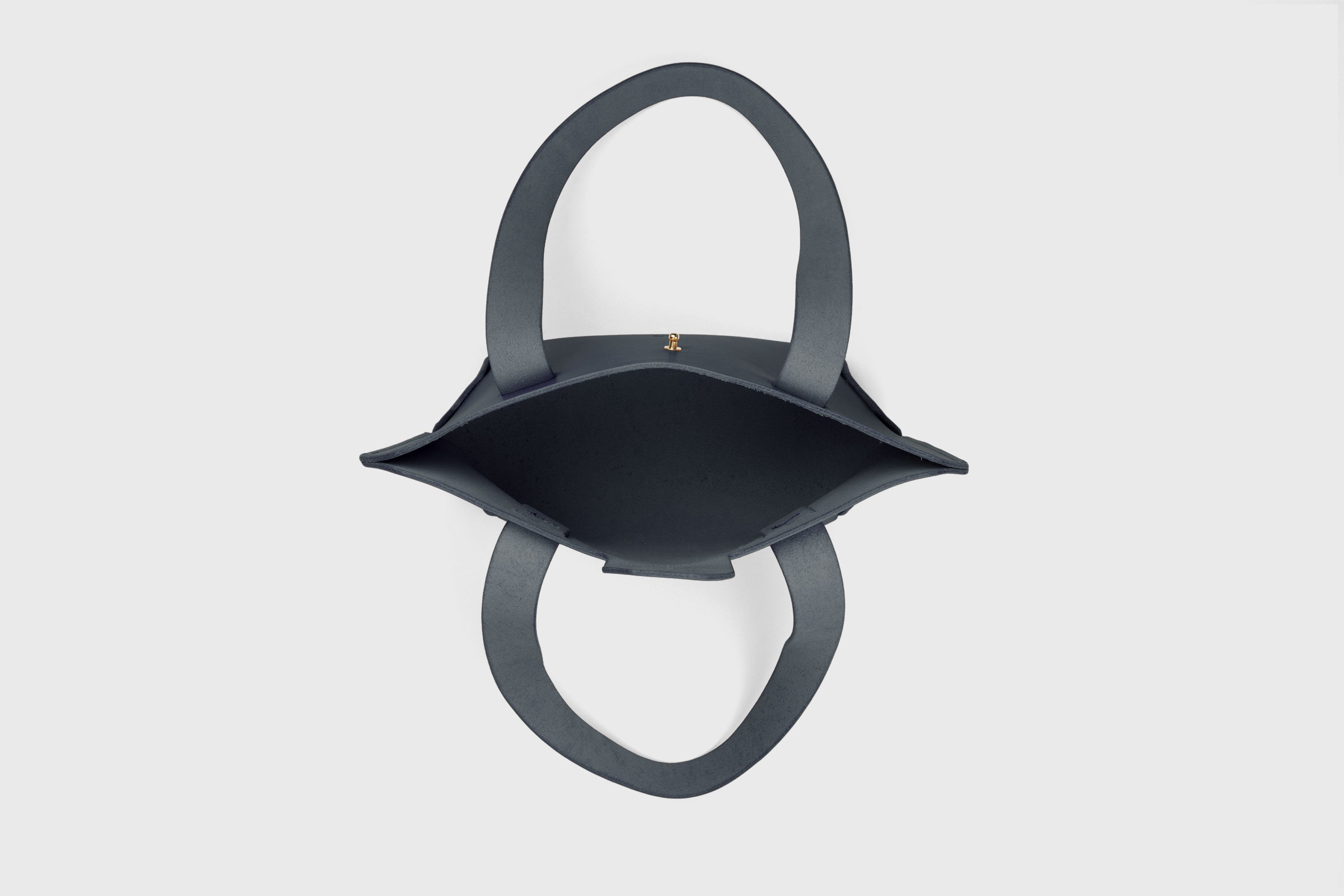 Medium Tote Bag Marine Blue Color Leather Premium Quality Minimalist Modern Design Atelier Madre Manuel Dreesmann Barcelona Spain