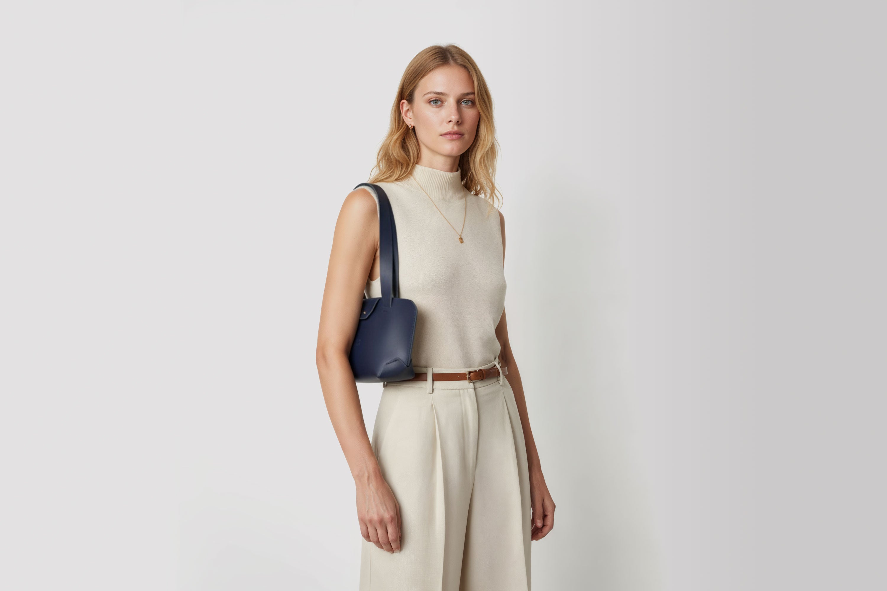 Medium Tote Bag Marine Blue Color On Woman Model Leather Premium Quality Minimalist Modern Design Atelier Madre Manuel Dreesmann Barcelona Spain