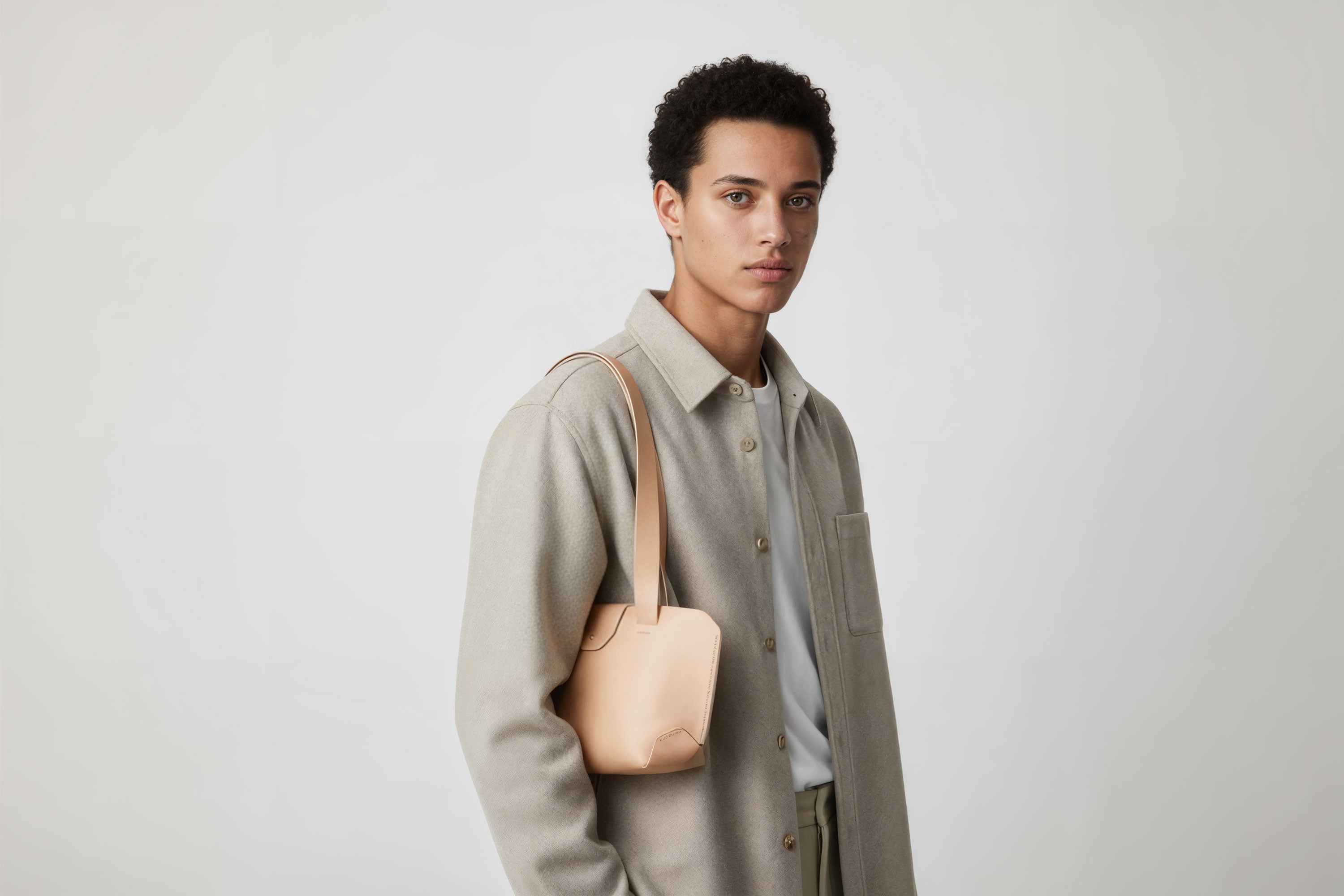 Medium Tote Bag Natural Color On Man Model Leather Premium Quality Minimalist Modern Design Atelier Madre Manuel Dreesmann Barcelona Spain