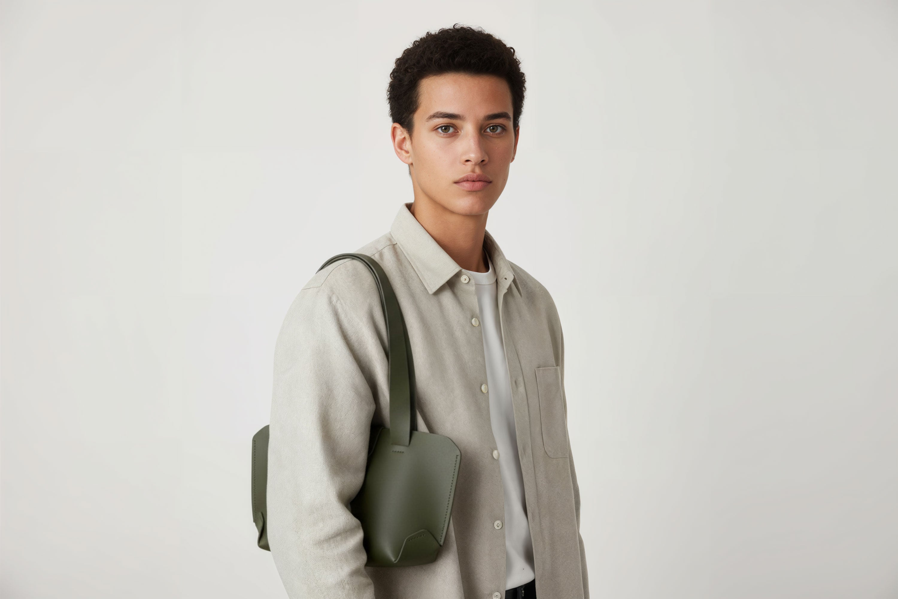 Medium Tote Bag Olive Green Color On Man Model Leather Premium Quality Minimalist Modern Design Atelier Madre Manuel Dreesmann Barcelona Spain