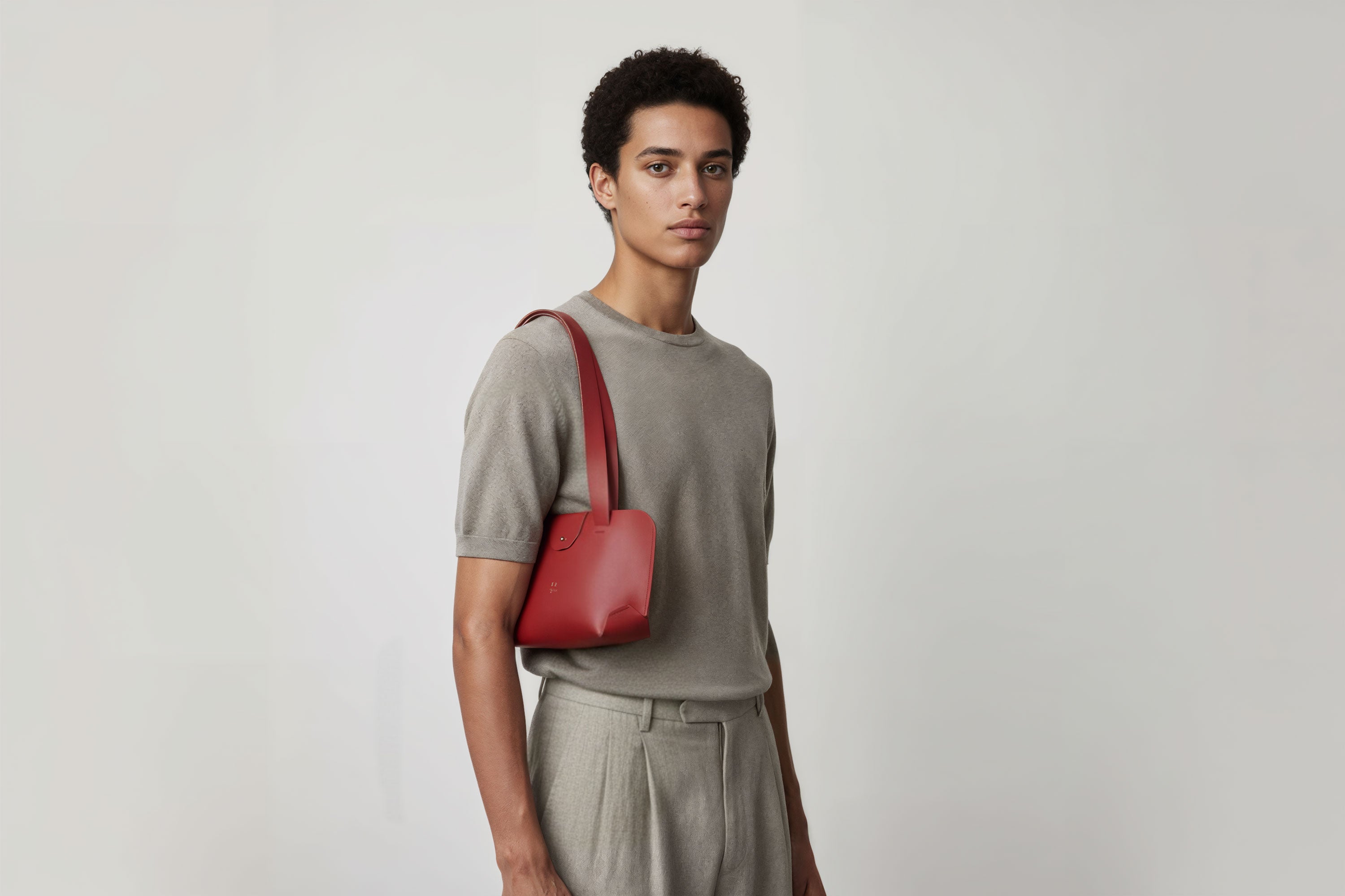 Medium Tote Bag Red Color On Man Model Leather Premium Quality Minimalist Modern Design Atelier Madre Manuel Dreesmann Barcelona Spain