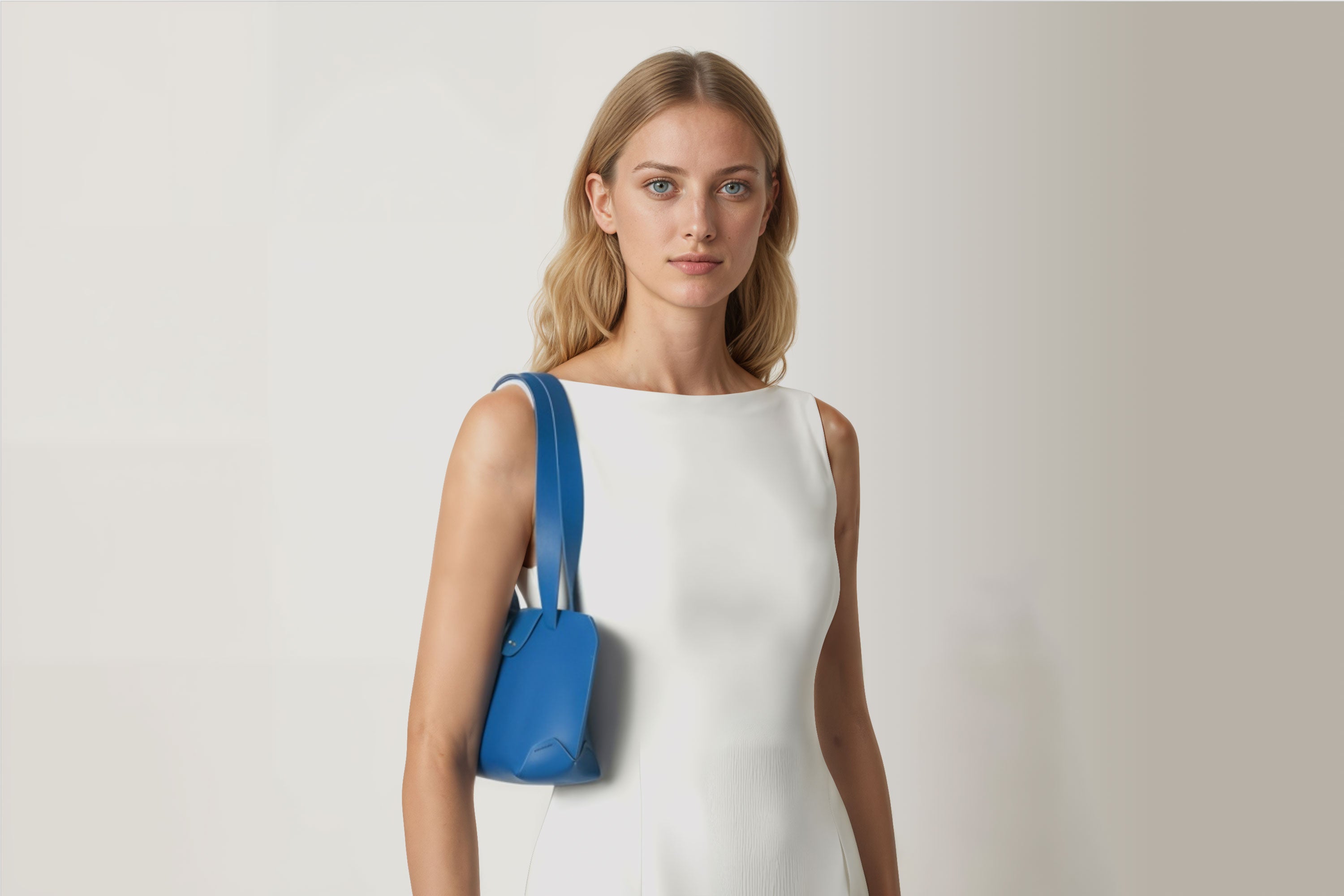 Medium Tote Bag Marine Royal Blue Color On Woman Model Leather Premium Quality Minimalist Modern Design Atelier Madre Manuel Dreesmann Barcelona Spain