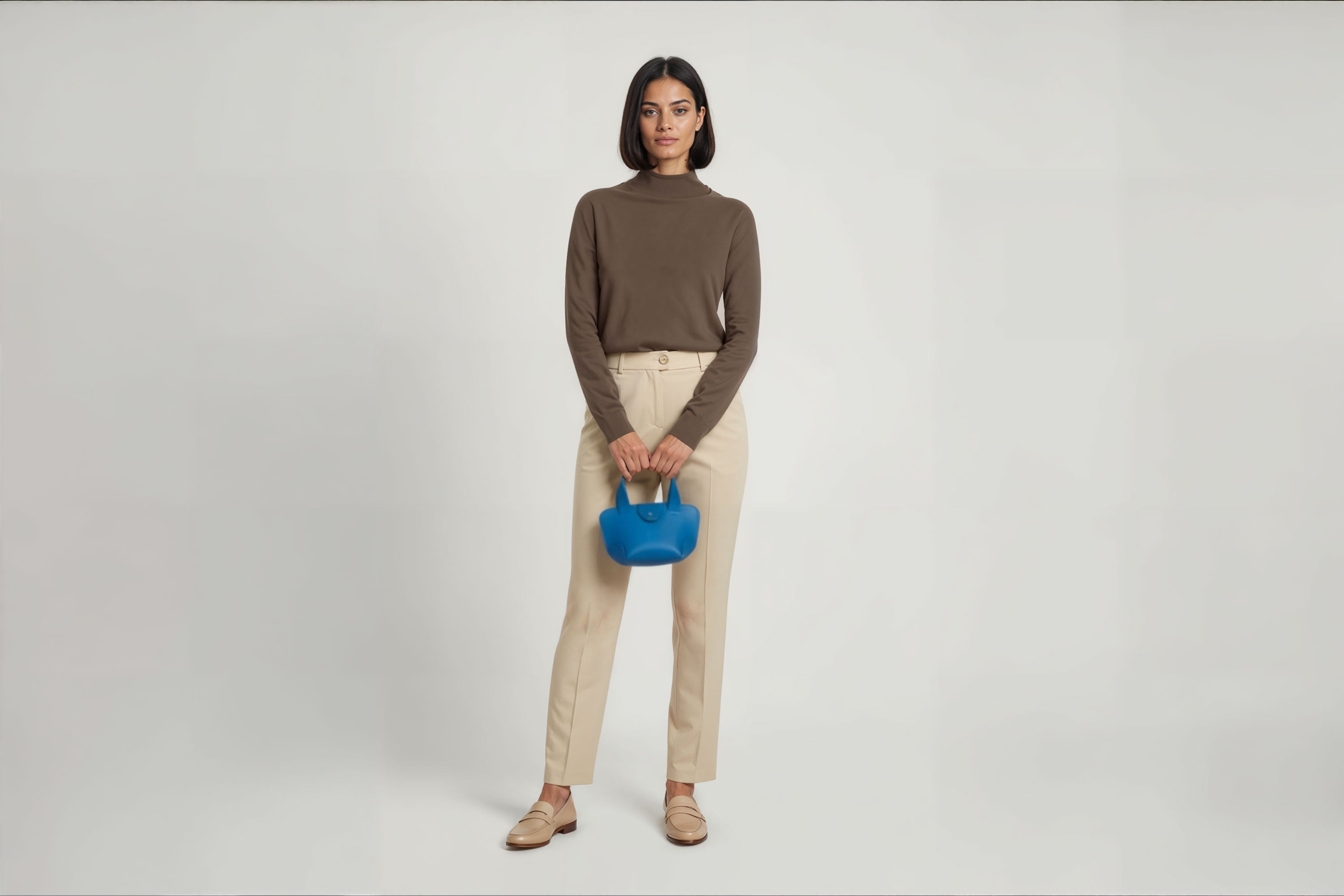 Mini Tote Bag Royal Blue Leather On A Woman Model Handbag Small Modern Minimalist Design Premium Quality Atelier Madre Manuel Dreesmann Barcelona Spain