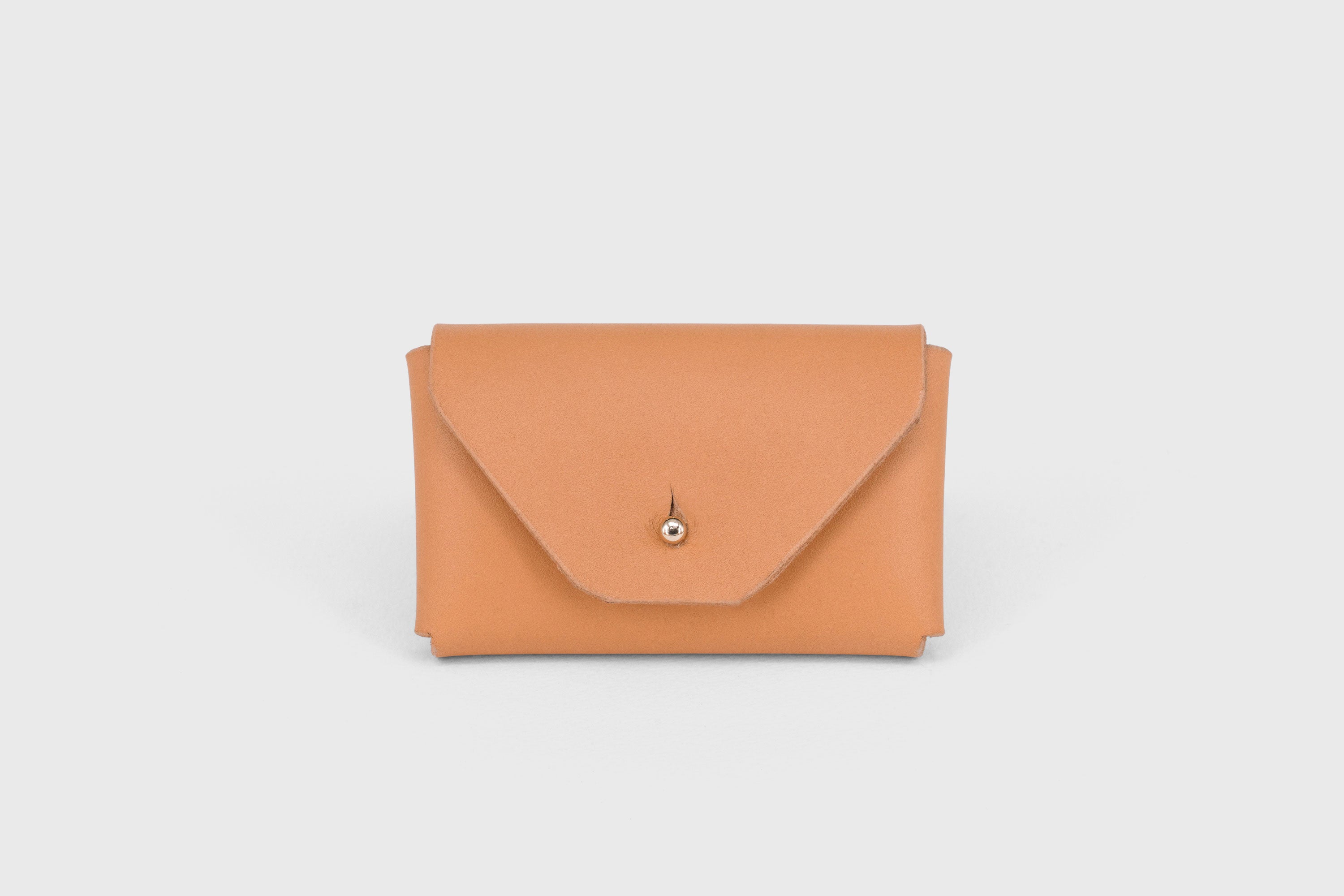 Mini Wallet Leather Brown Color Vegetable Tanned Full Grain Leather Minimalist Modern Design High Quality Premium Handcrafted Quality Atelier Madre Manuel Dreesmann Barcelona Spain