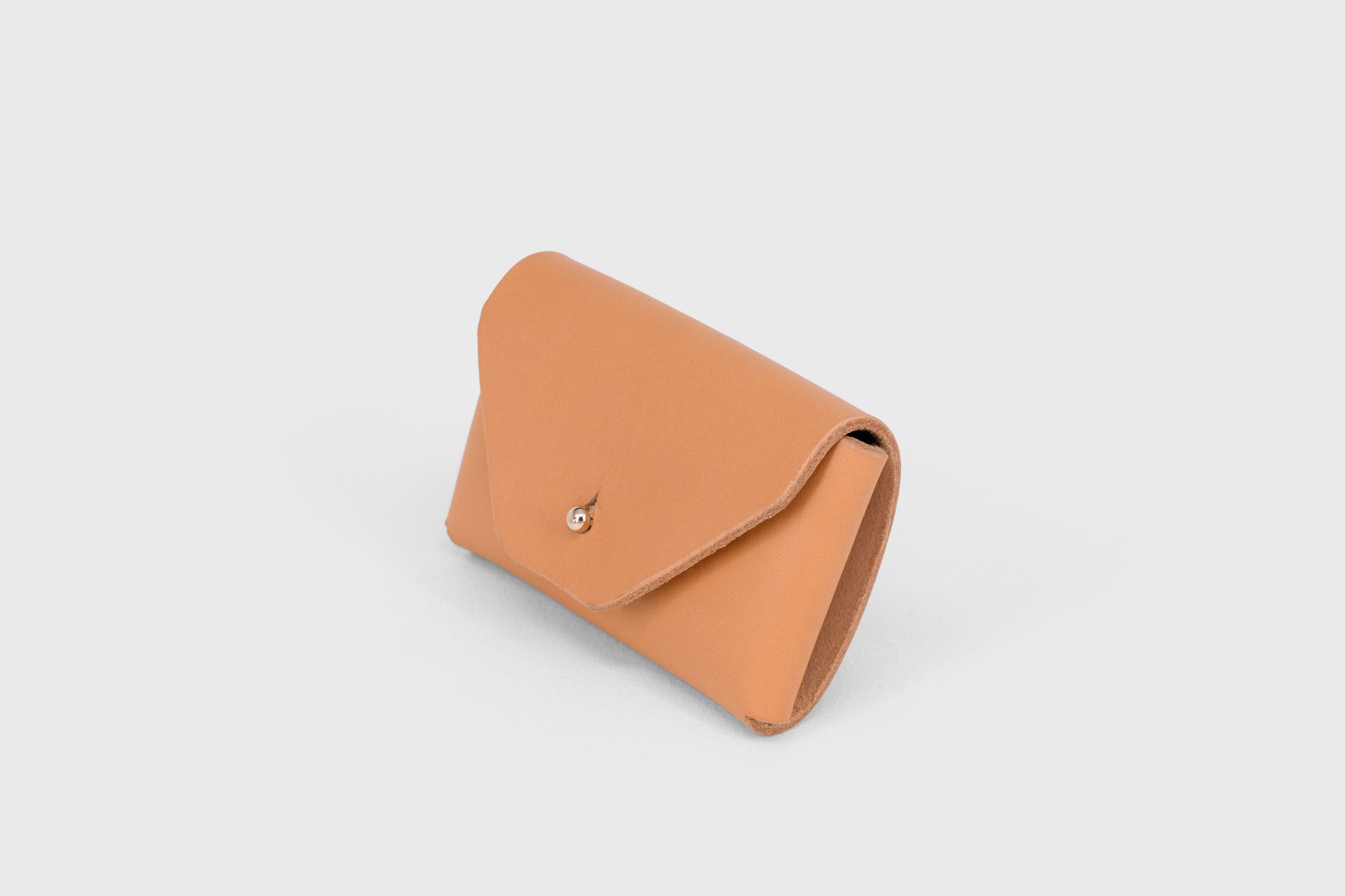 Mini Wallet Leather Brown Color Vegetable Tanned Full Grain Leather Minimalist Modern Design High Quality Premium Handcrafted Quality Atelier Madre Manuel Dreesmann Barcelona Spain