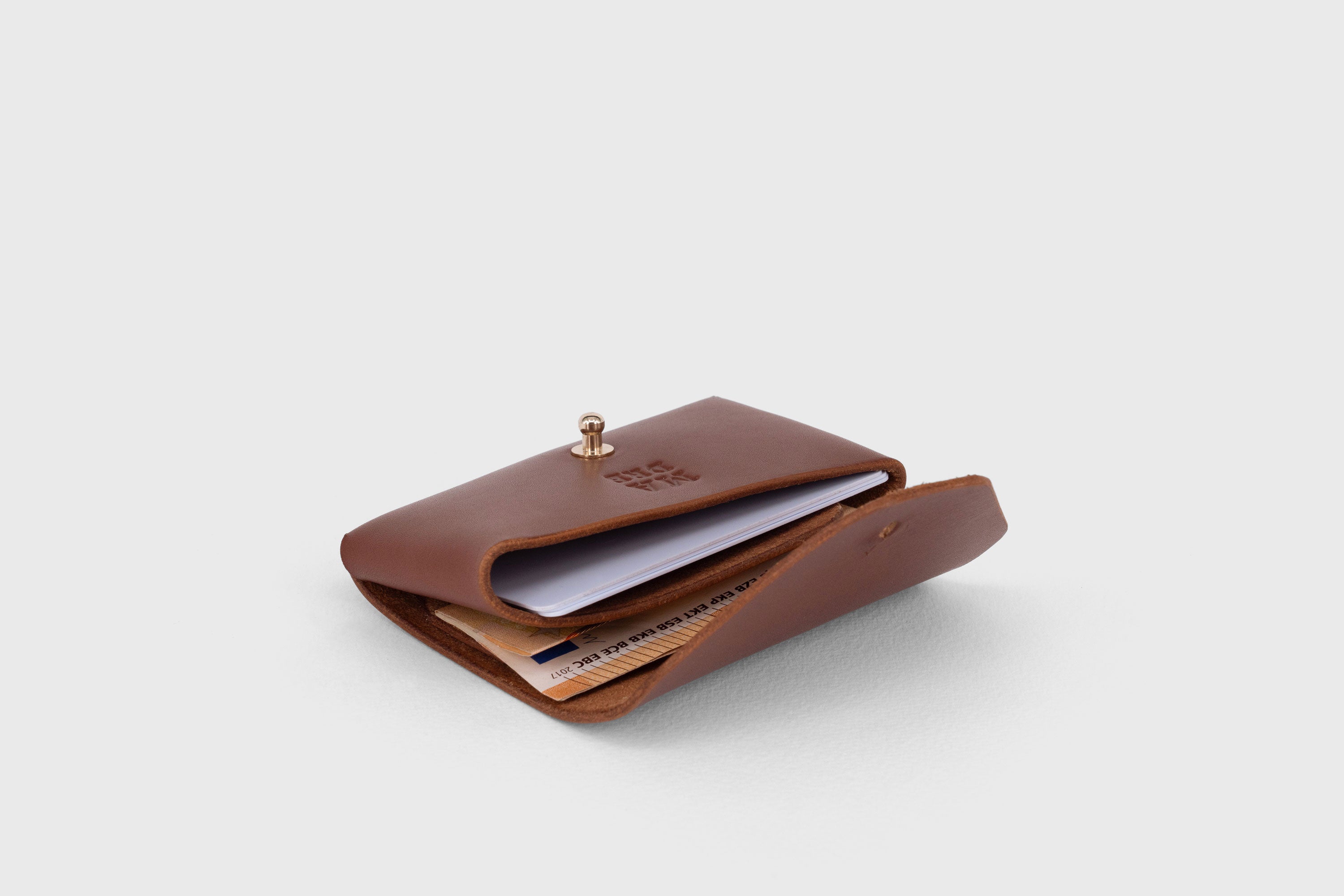 Mini Wallet Leather Dark Brown Color Vegetable Tanned Full Grain Leather Minimalist Modern Design High Quality Premium Handcrafted Quality Atelier Madre Manuel Dreesmann Barcelona Spain
