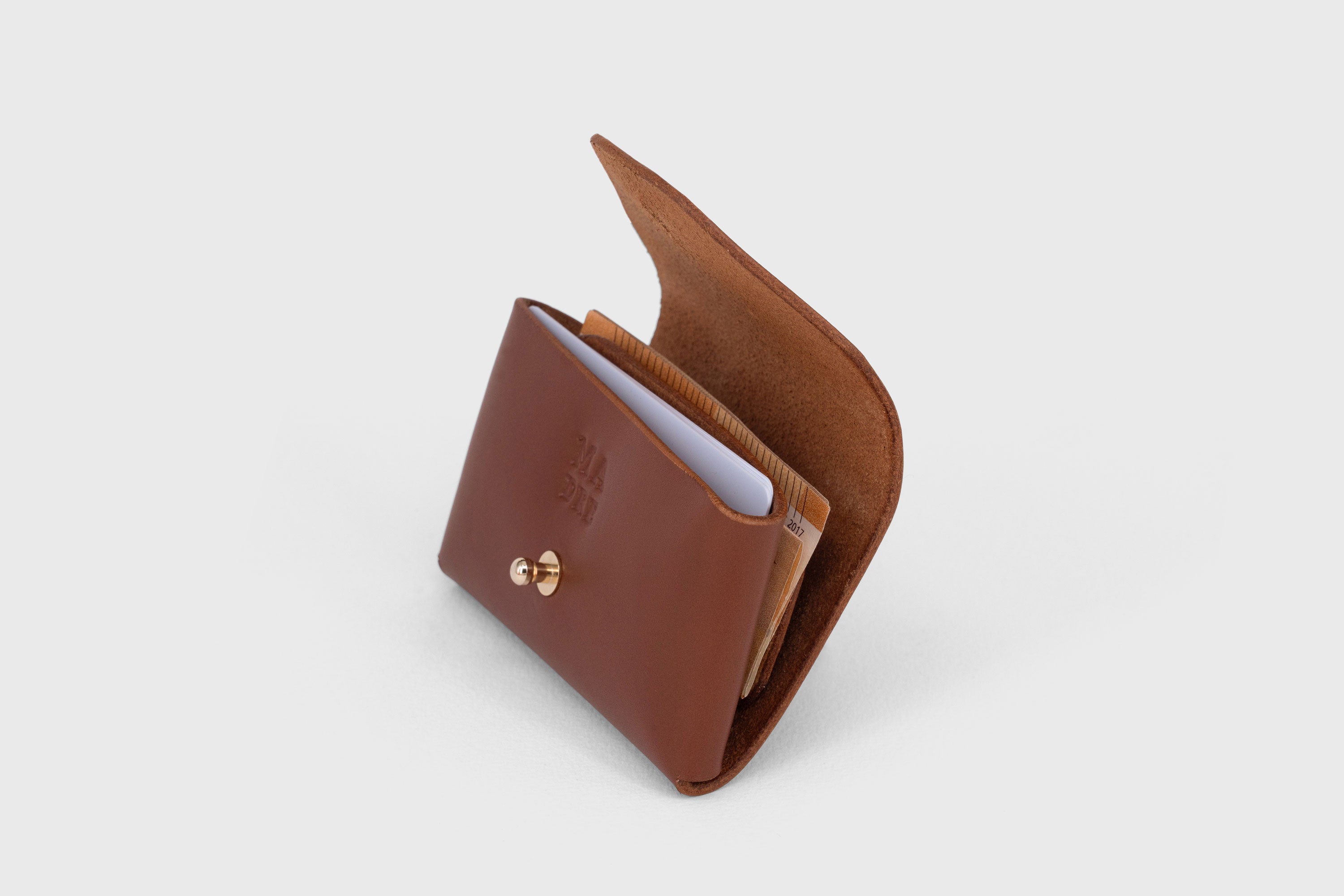 Mini Wallet Leather Dark Brown Color Vegetable Tanned Full Grain Leather Minimalist Modern Design High Quality Premium Handcrafted Quality Atelier Madre Manuel Dreesmann Barcelona Spain