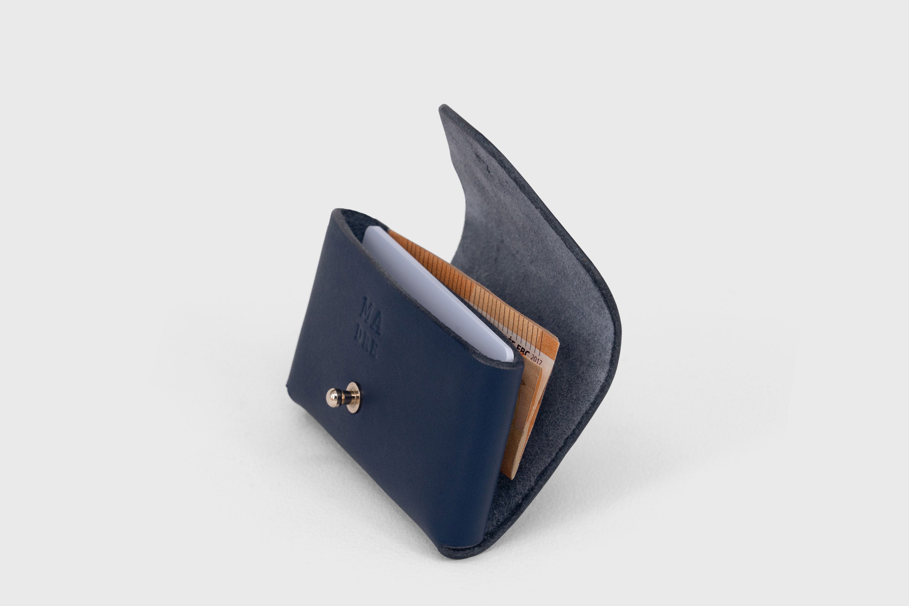 Mini Wallet Leather Marine Blue Color Vegetable Tanned Full Grain Leather Minimalist Modern Design High Quality Premium Handcrafted Quality Atelier Madre Manuel Dreesmann Barcelona Spain