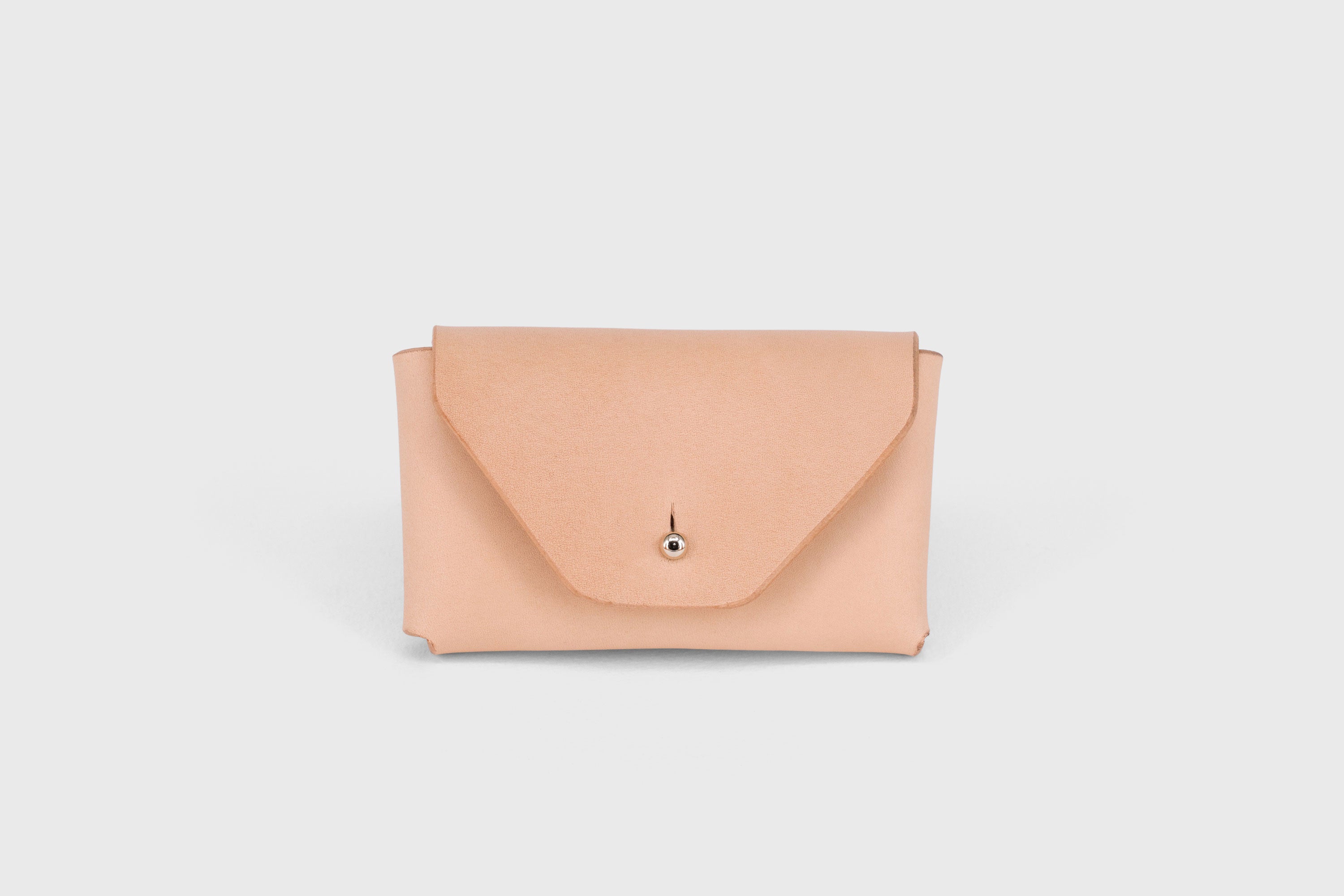 Mini Wallet Leather Natural Color Vegetable Tanned Full Grain Leather Minimalist Modern Design High Quality Premium Handcrafted Quality Atelier Madre Manuel Dreesmann Barcelona Spain