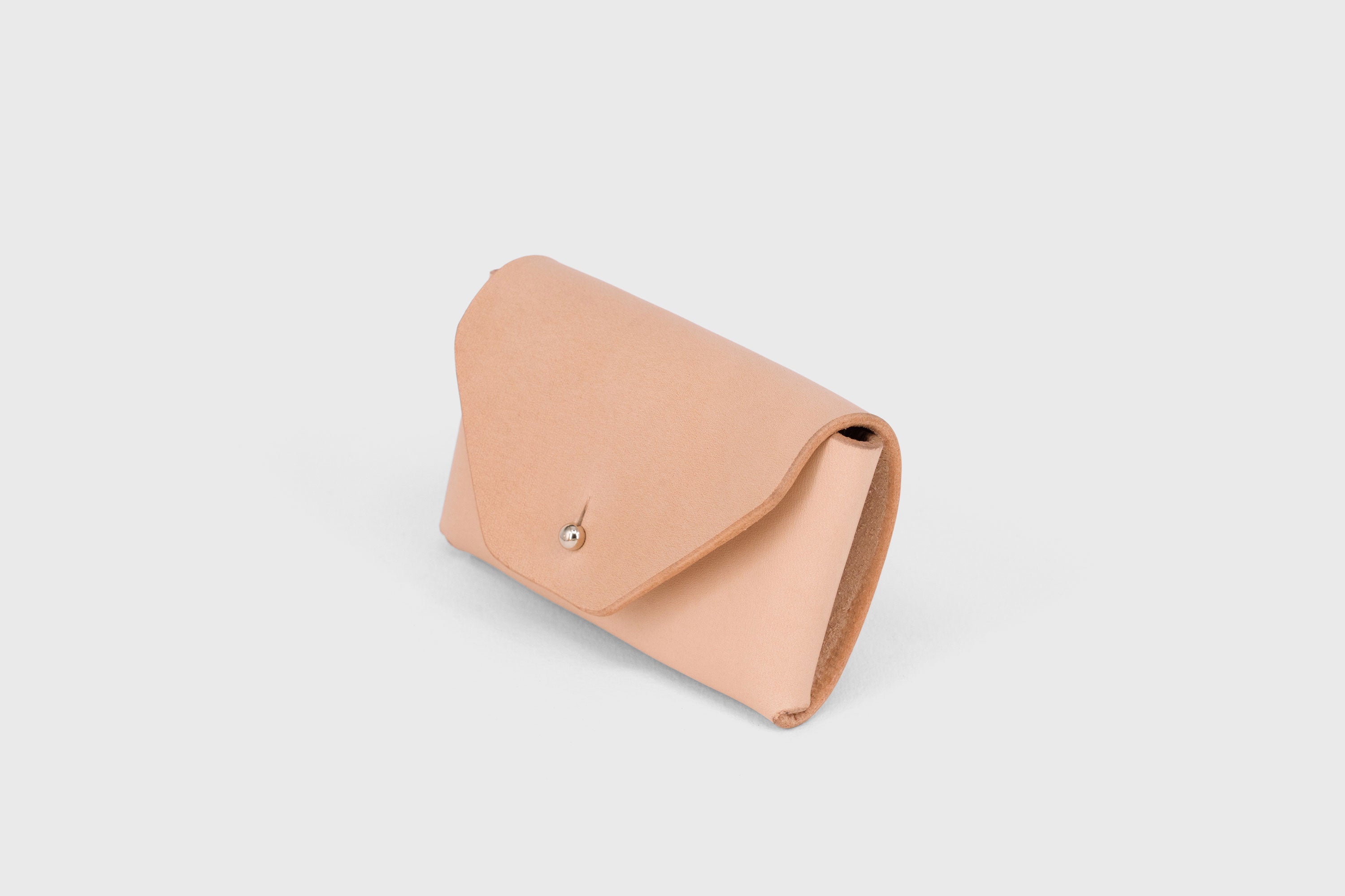 Mini Wallet Leather Natural Color Vegetable Tanned Full Grain Leather Minimalist Modern Design High Quality Premium Handcrafted Quality Atelier Madre Manuel Dreesmann Barcelona Spain