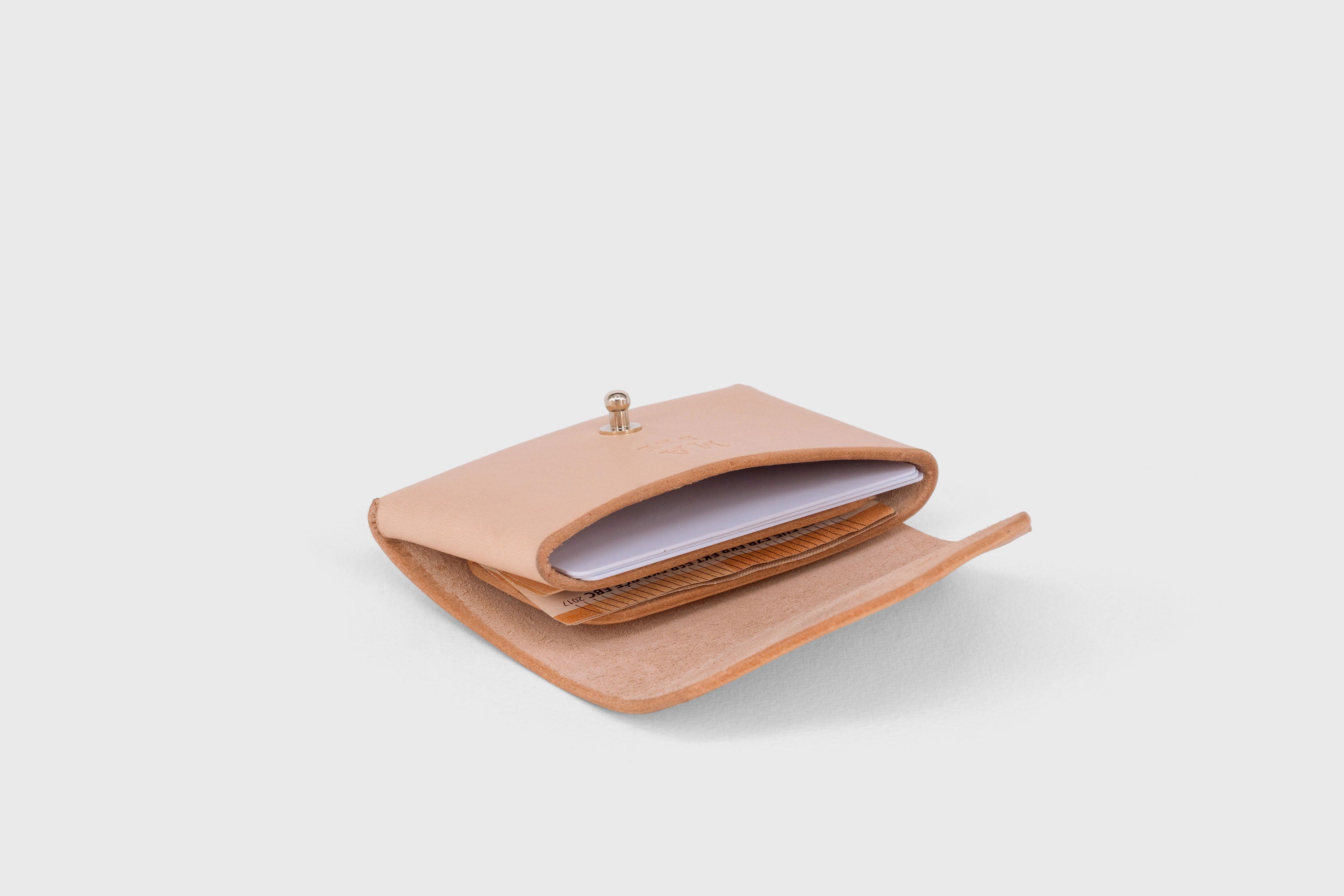 Mini Wallet Leather Natural Color Vegetable Tanned Full Grain Leather Minimalist Modern Design High Quality Premium Handcrafted Quality Atelier Madre Manuel Dreesmann Barcelona Spain