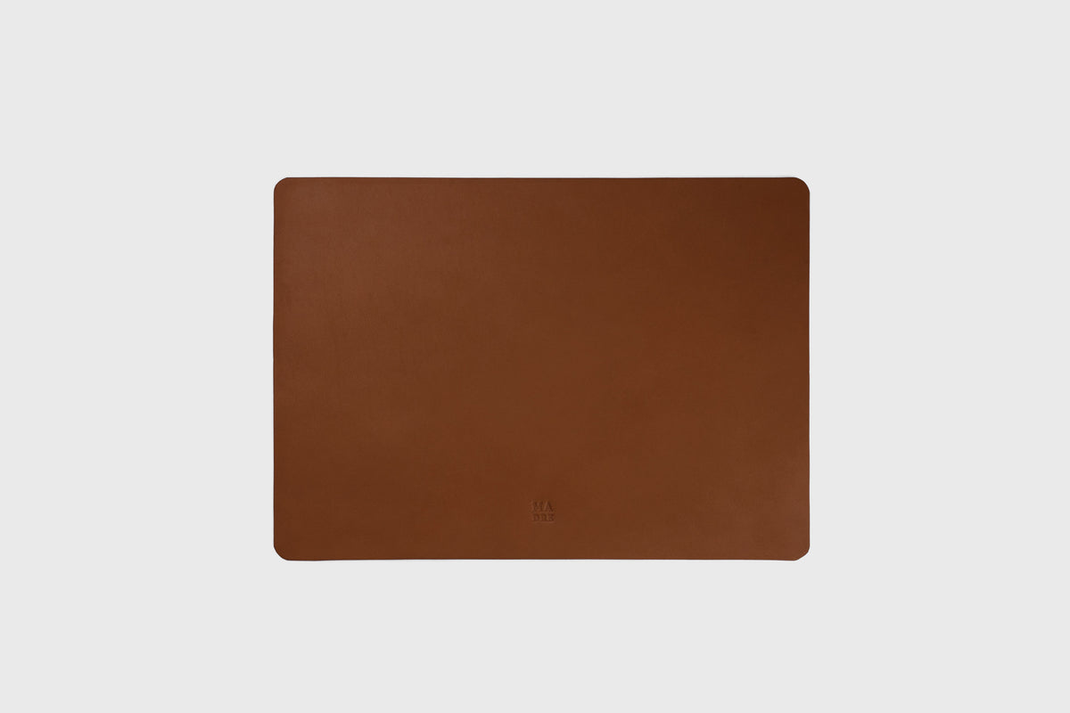 Mousepad Leather Big Dark Brown Color Minimalist Personalized Modern Design Portable Flexible Premium Luxury Quality Office Atelier Madre Manuel Dreesmann Barcelona Spain 1