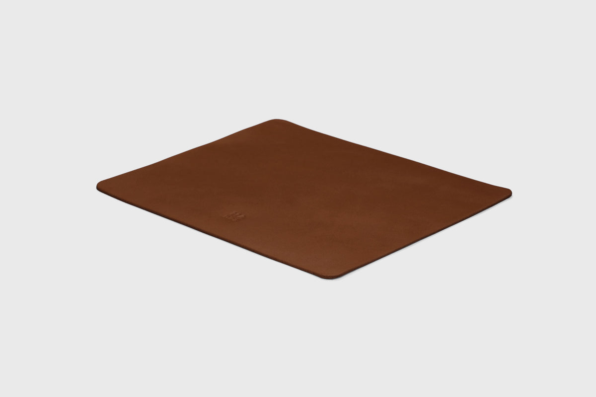 Mousepad Leather Big Dark Brown Color Minimalist Personalized Modern Design Portable Flexible Premium Luxury Quality Office Atelier Madre Manuel Dreesmann Barcelona Spain 2