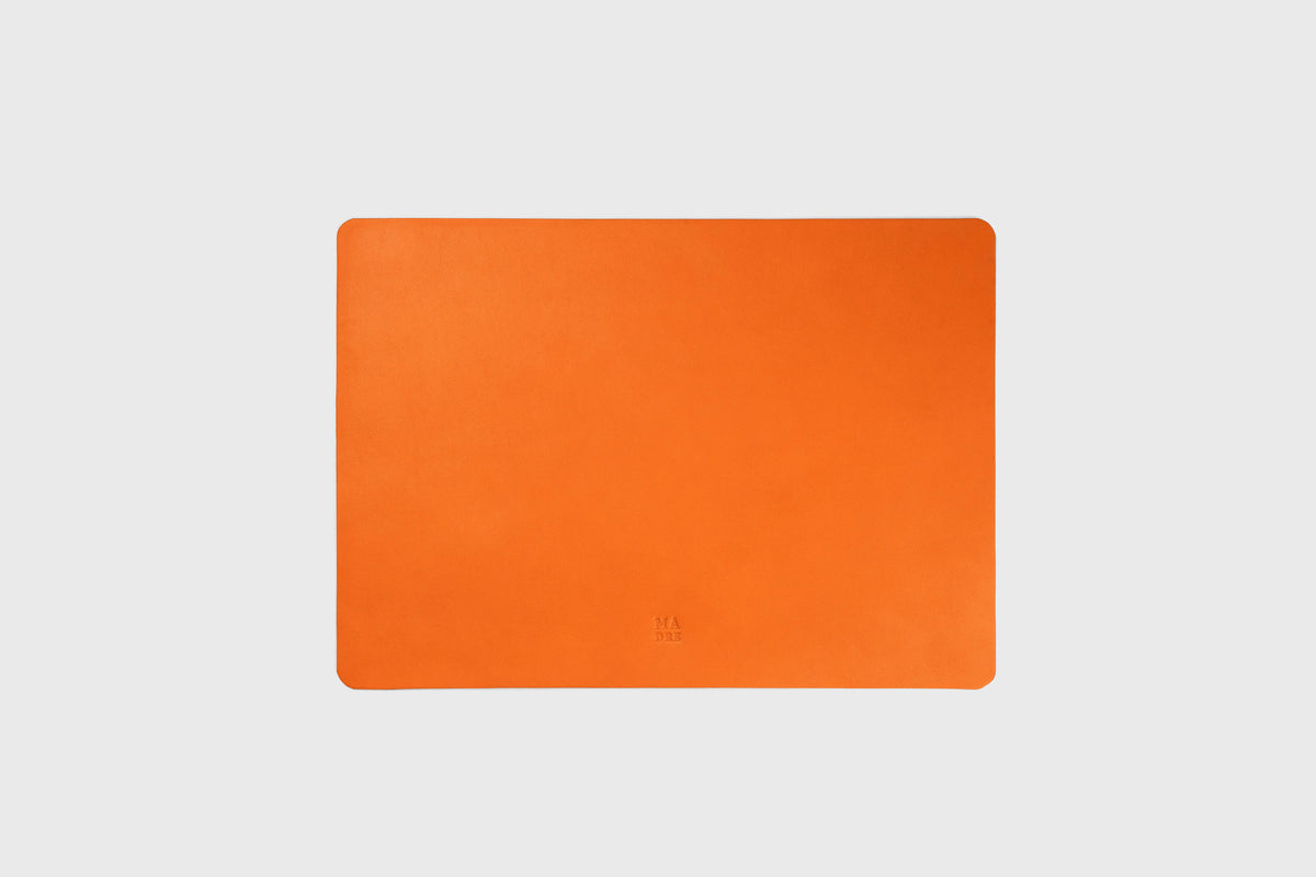 Mousepad Leather Big Orange Color Minimalist Personalized Modern Design Portable Flexible Premium Luxury Quality Office Atelier Madre Manuel Dreesmann Barcelona Spain 1