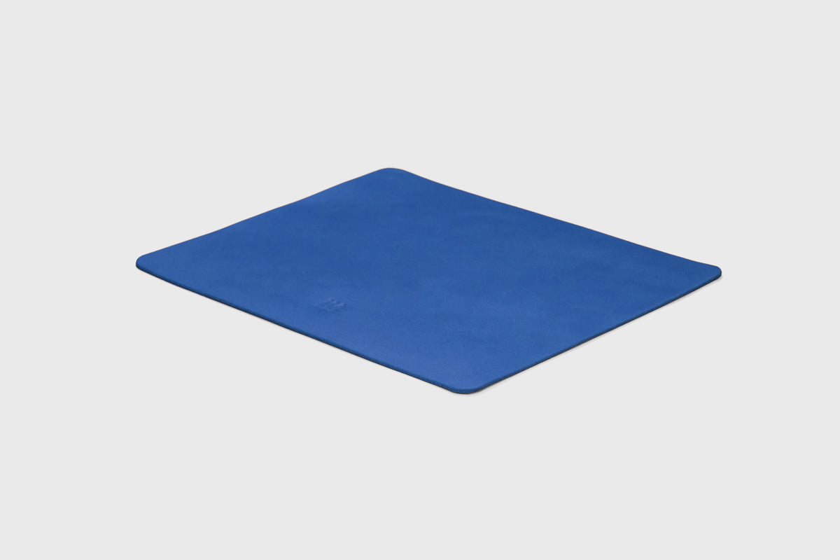 Mousepad Leather Big Royal Blue Color Minimalist Personalized Modern Design Portable Flexible Premium Luxury Quality Office Atelier Madre Manuel Dreesmann Barcelona Spain 1