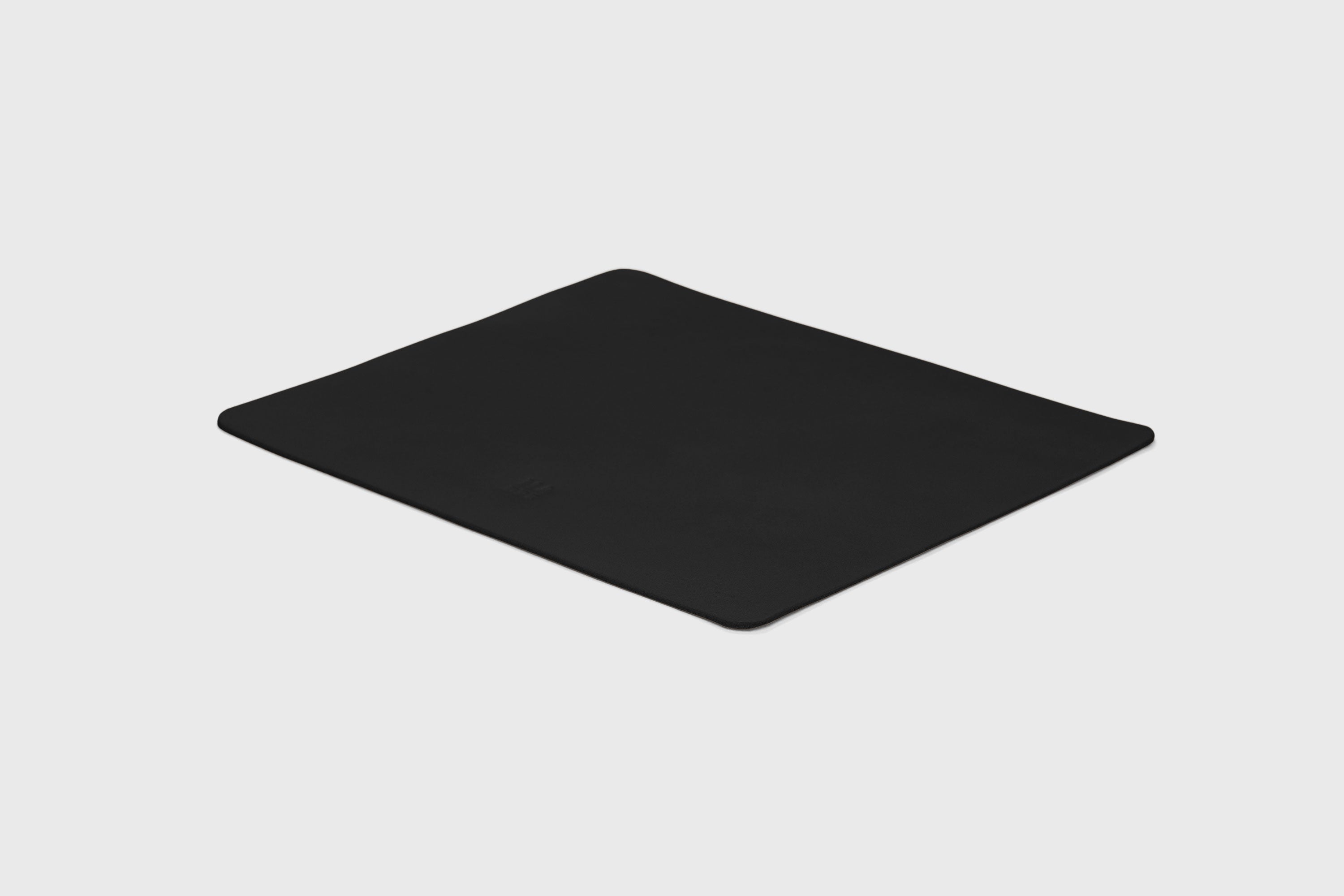 Mouse Pad Big Black Color Leather Vegetable Tanned Full Grain Leather Minimalistic Modern Design Premium Quality Handmade Performance Atelier Madre Manuel Dreesmann Barcelona Spain