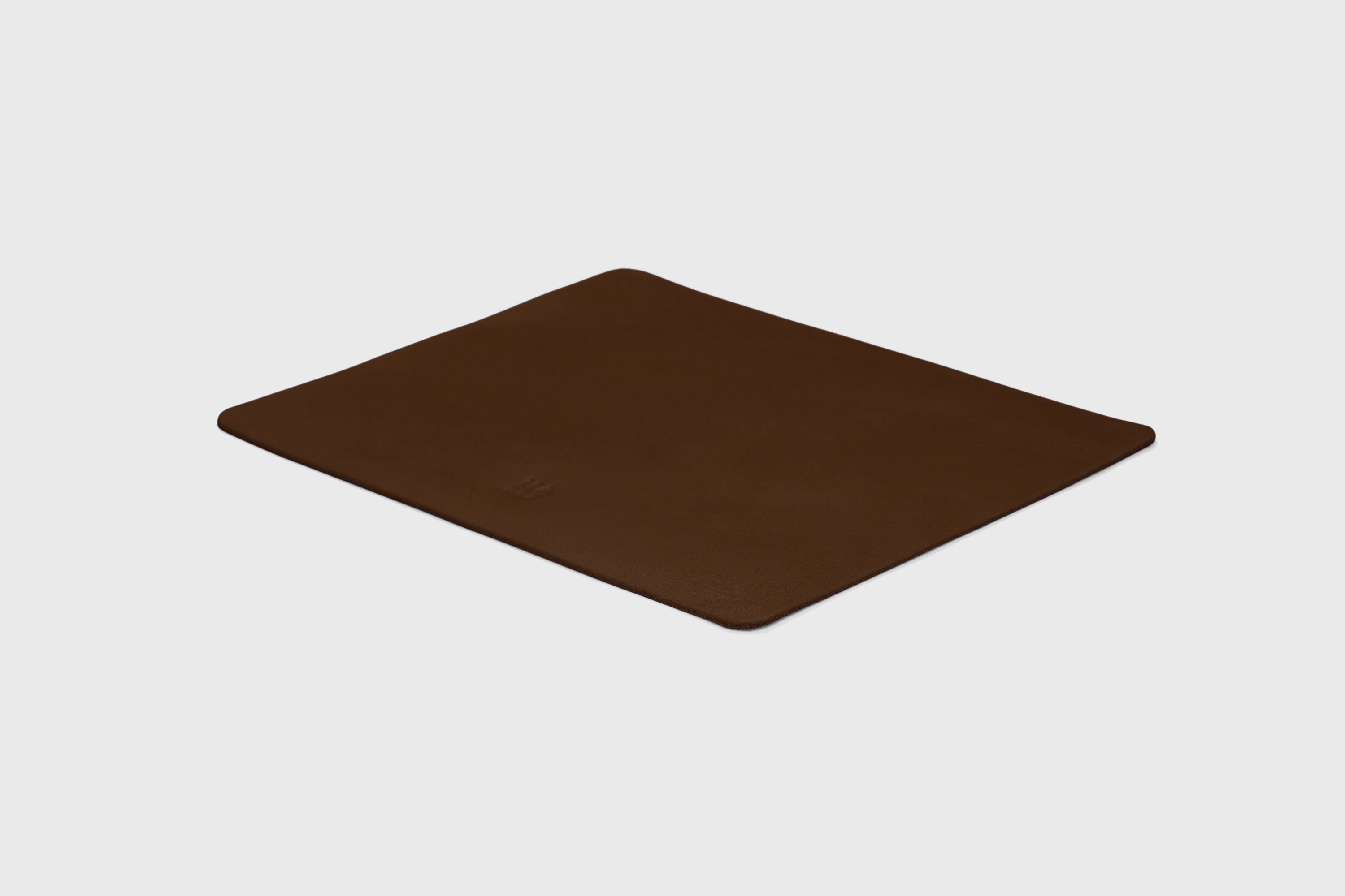 Mouse Pad Big Dark Brown Color Leather Vegetable Tanned Full Grain Leather Minimalistic Modern Design Premium Quality Handmade Performance Atelier Madre Manuel Dreesmann Barcelona Spain