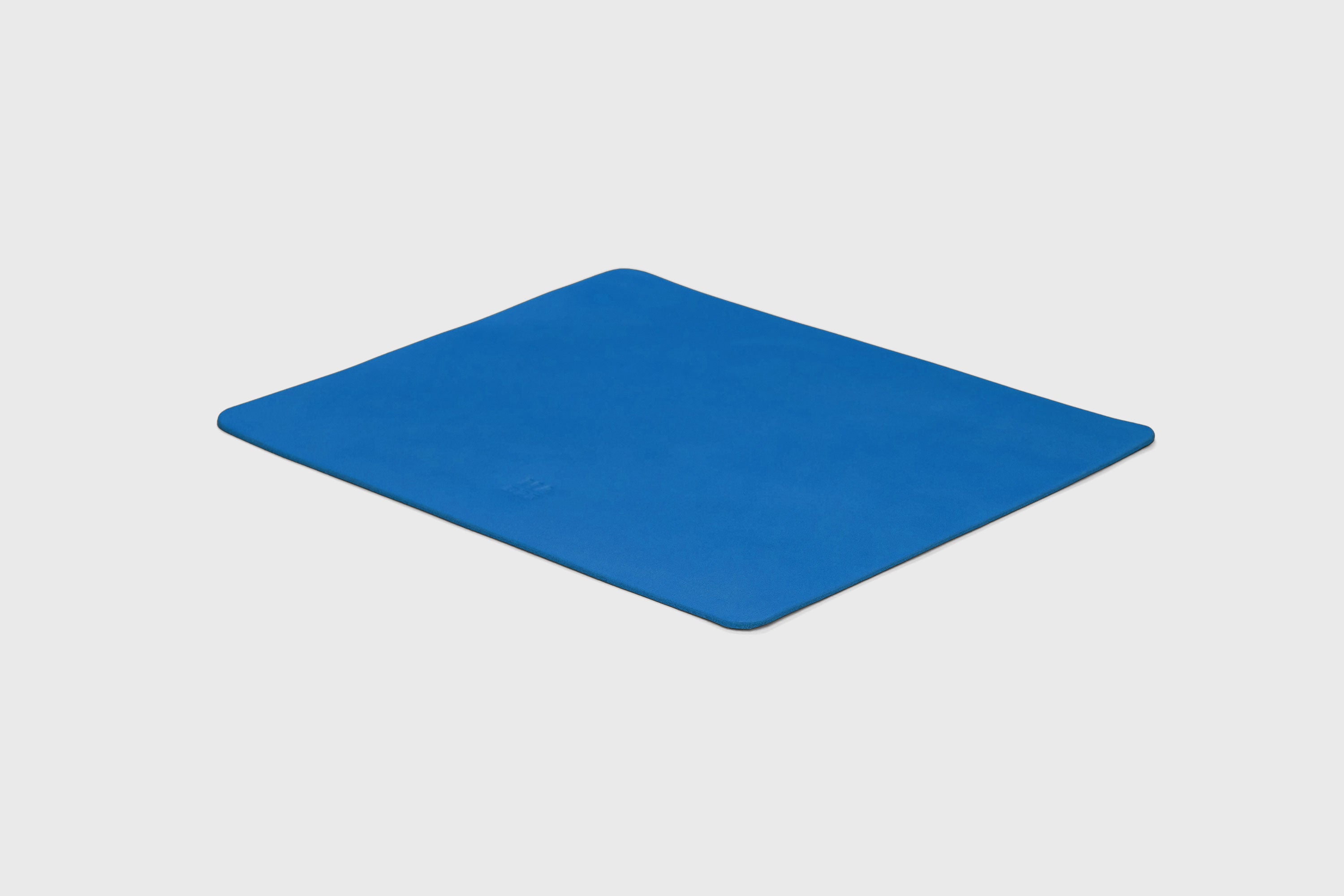 Mouse Pad Big Royal Blue Color Leather Vegetable Tanned Full Grain Leather Minimalistic Modern Design Premium Quality Handmade Performance Atelier Madre Manuel Dreesmann Barcelona Spain