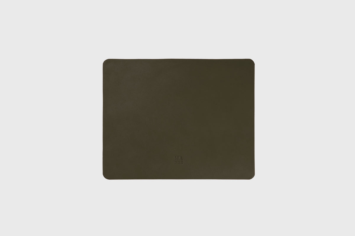 Mousepad Leather Small Olive Green Color Minimalist Personalized Modern Design Portable Flexible Premium Luxury Quality Office Atelier Madre Manuel Dreesmann Barcelona Spain 1