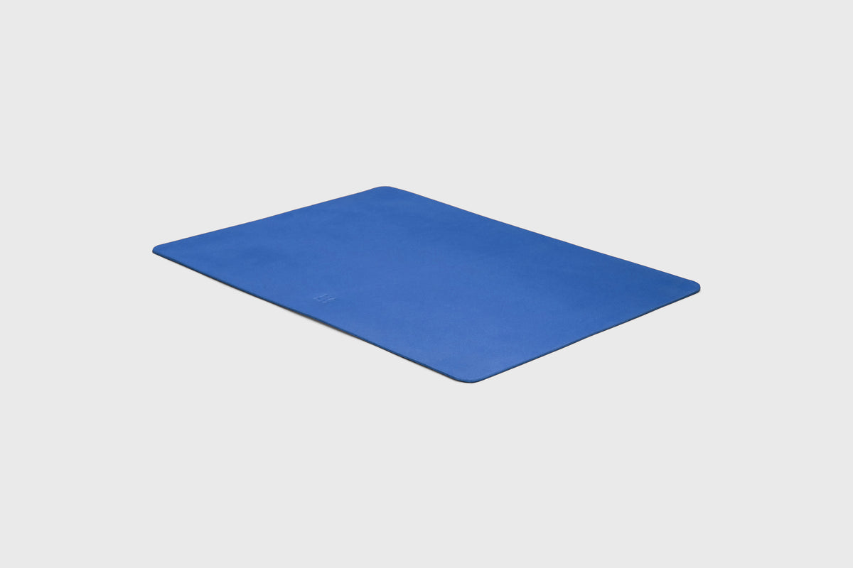 Mousepad Leather Small Royal Blue Color Minimalist Personalized Modern Design Portable Flexible Premium Luxury Quality Office Atelier Madre Manuel Dreesmann Barcelona Spain 2