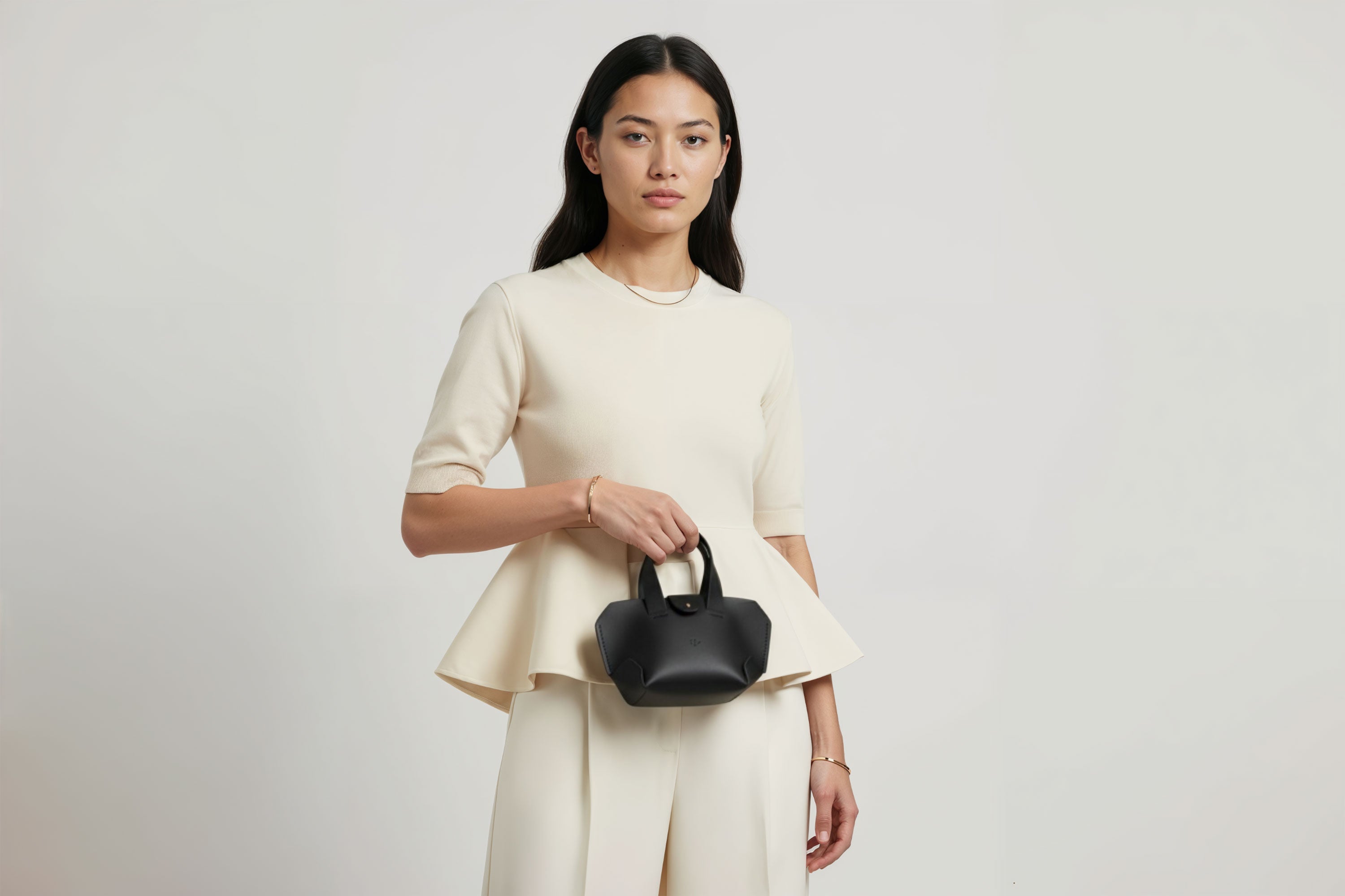 Nano Leather Tote Bag Black Color On A Woman Model Premium Quality Minimalist Design Atelier Madre Manuel Dreesmann Barcelona Spain