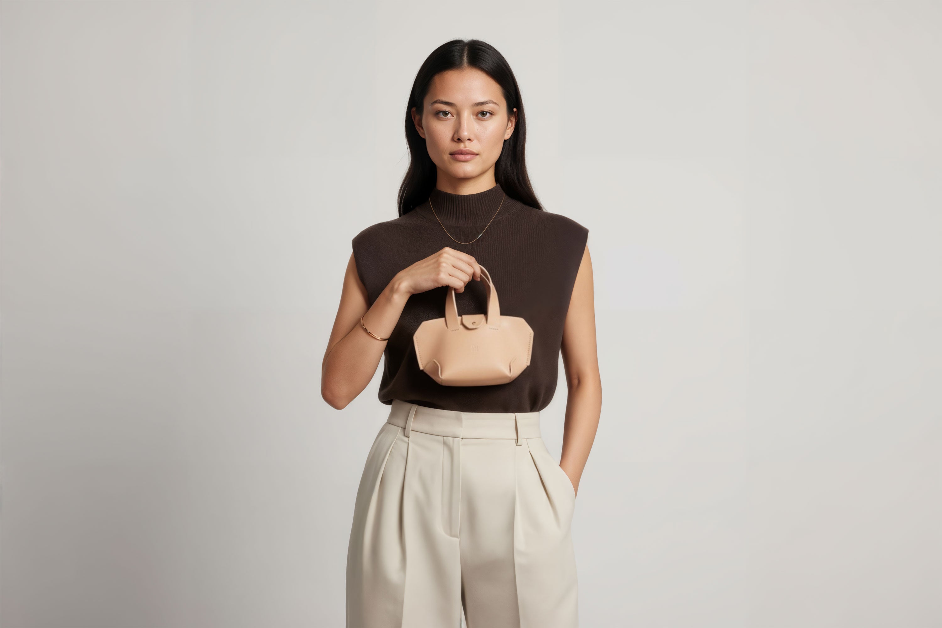 Nano Leather Tote Bag Natural Color On A Woman Model Premium Quality Minimalist Design Atelier Madre Manuel Dreesmann Barcelona Spain