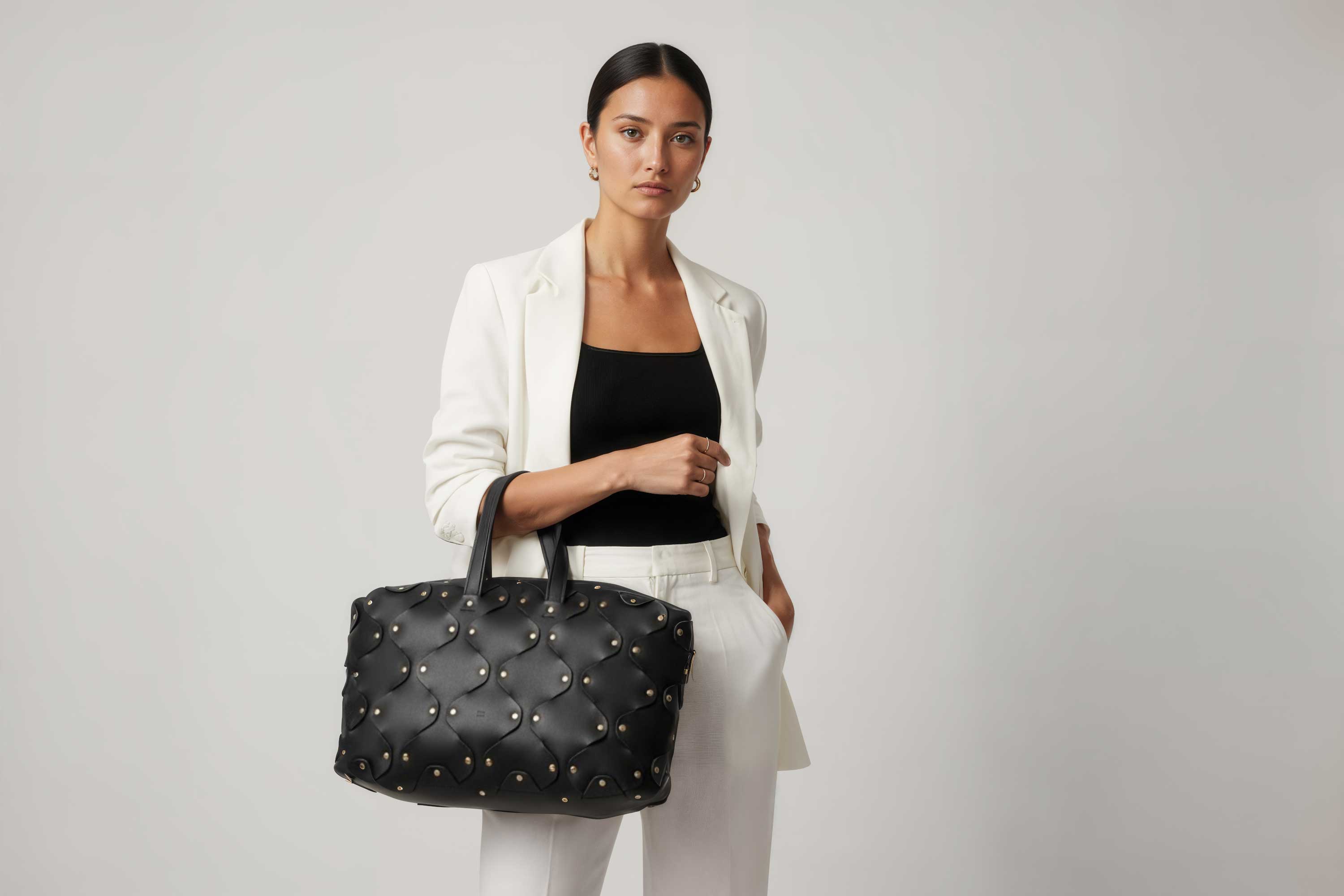 Nauto Leather Bag Black Color Vegetable Tanned Full Grain Spain Brass Rivets Design Minimalist Modern Big Travel Zipper Office Handbag Atelier Madre Manuel Dreesmann Barcelona